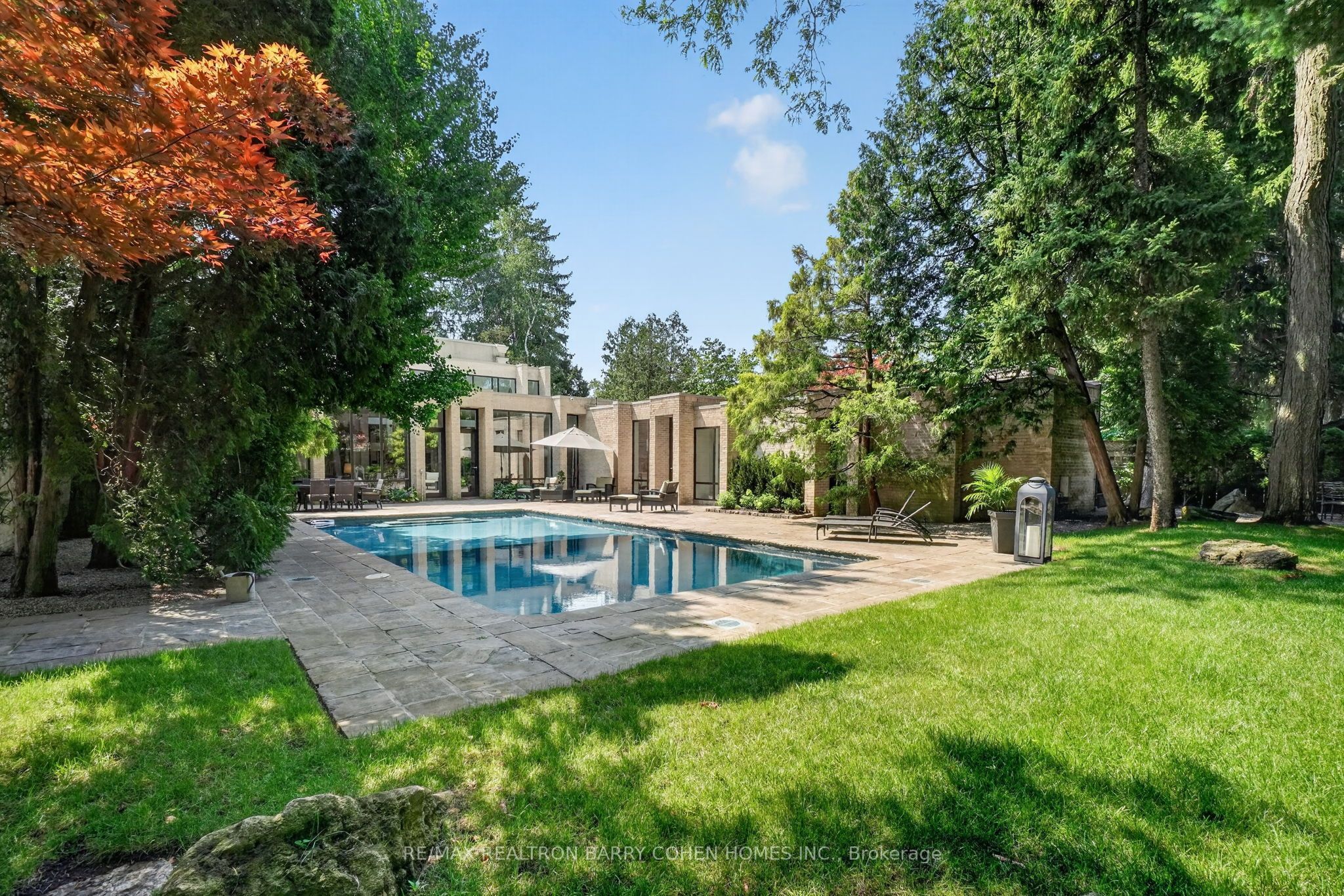 12 Tudor Gate, Toronto, On M2l 1n4