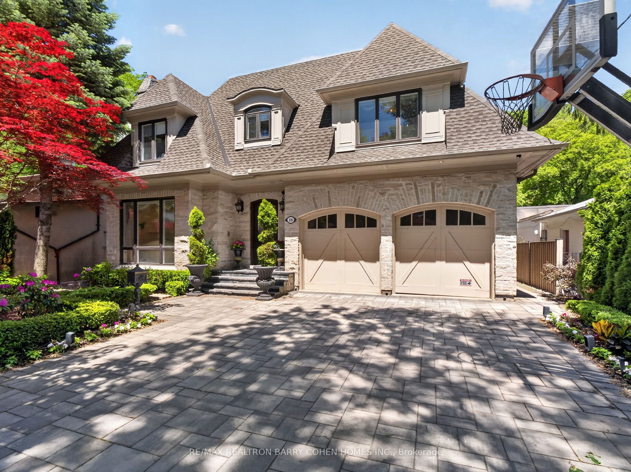 18 Brookfield Road, Toronto, On M2p 1a9