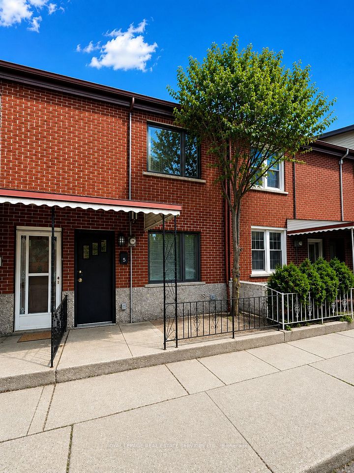 5 Henderson Avenue, Toronto, On M6j 2b6