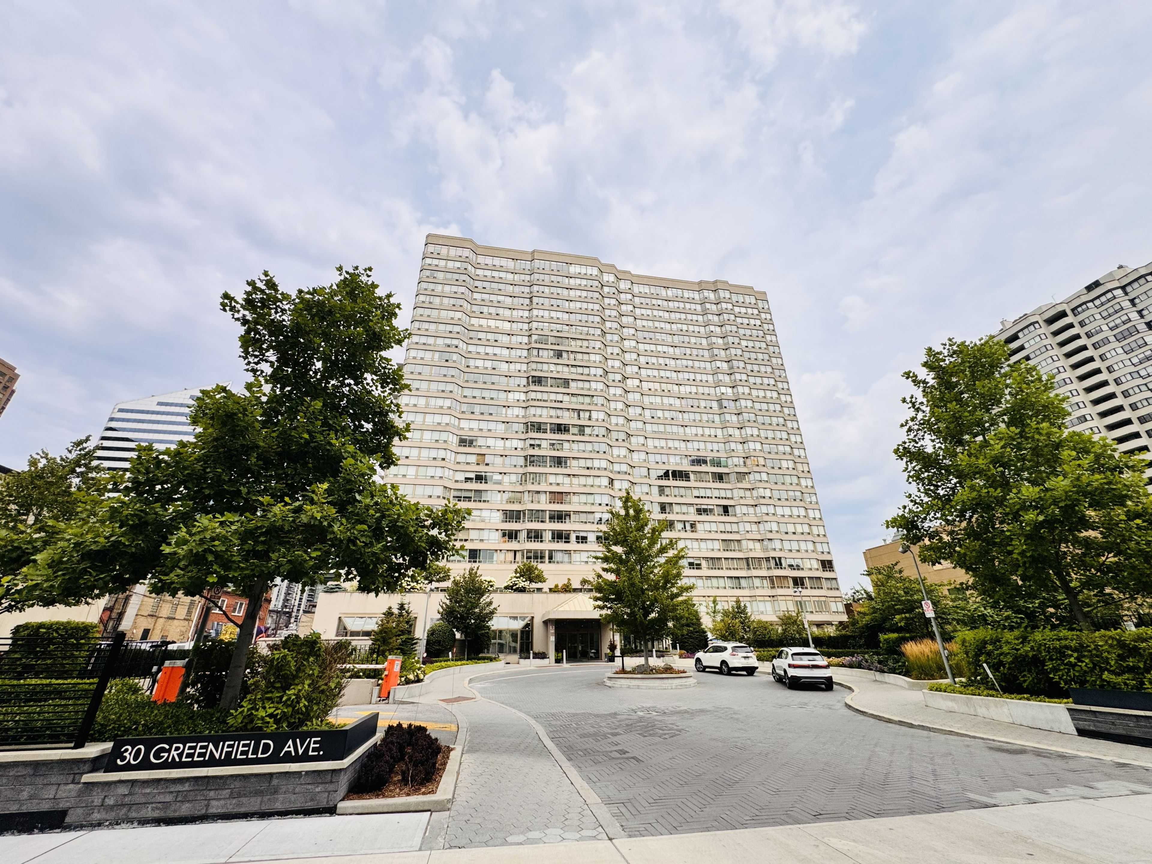 30 Greenfield Avenue 1806, Toronto, On M2n 6n3