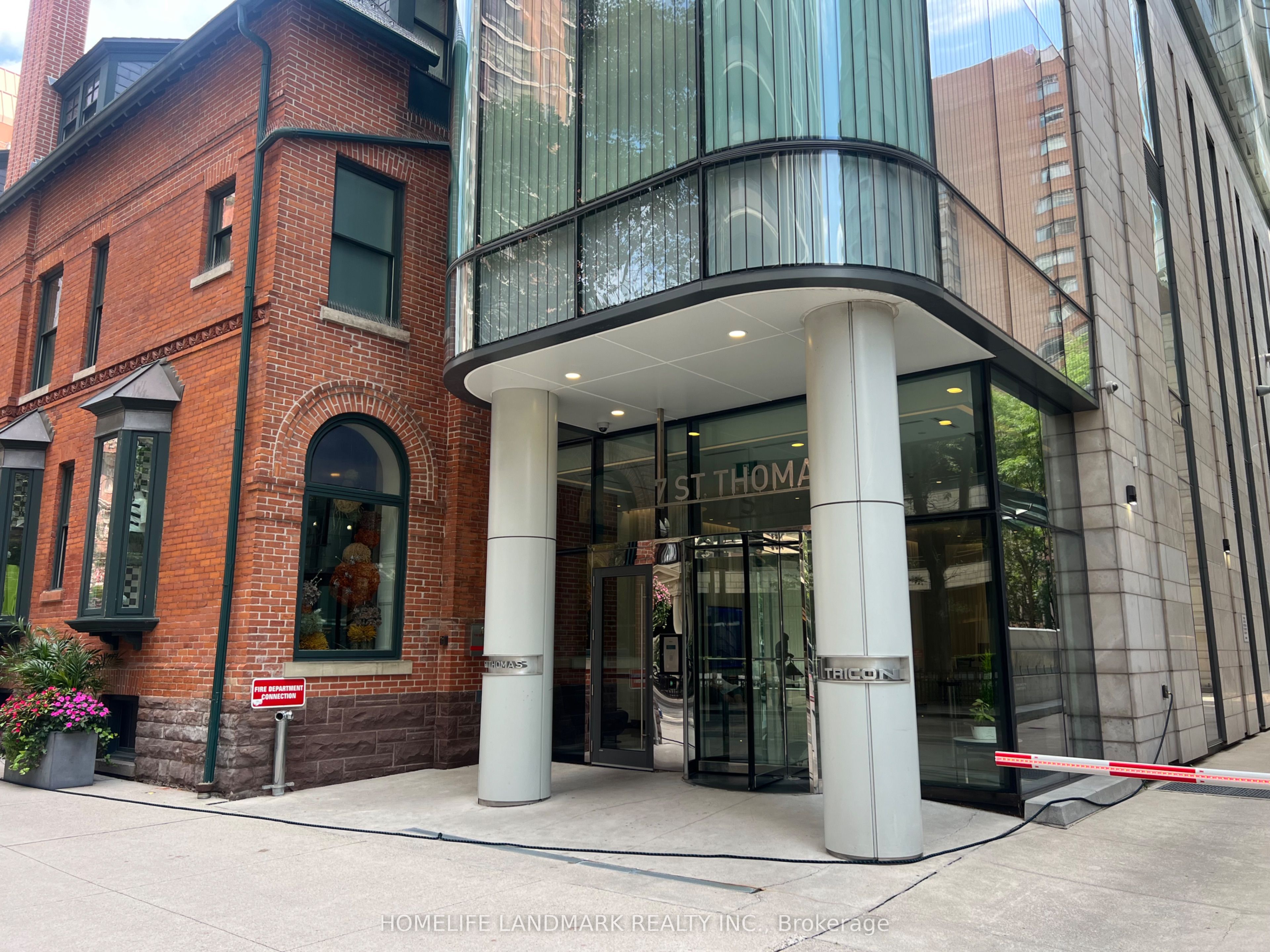 7 St Thomas Street 209, Toronto, On M5s 2b7