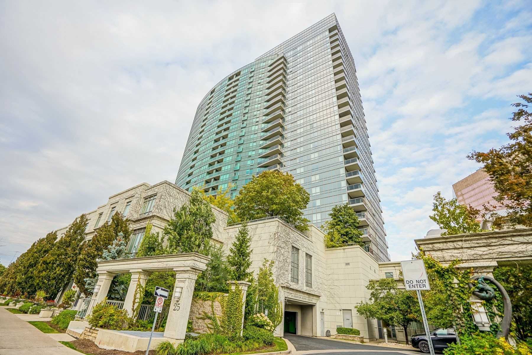 25 Greenview Avenue 828, Toronto, On M2m 0a5