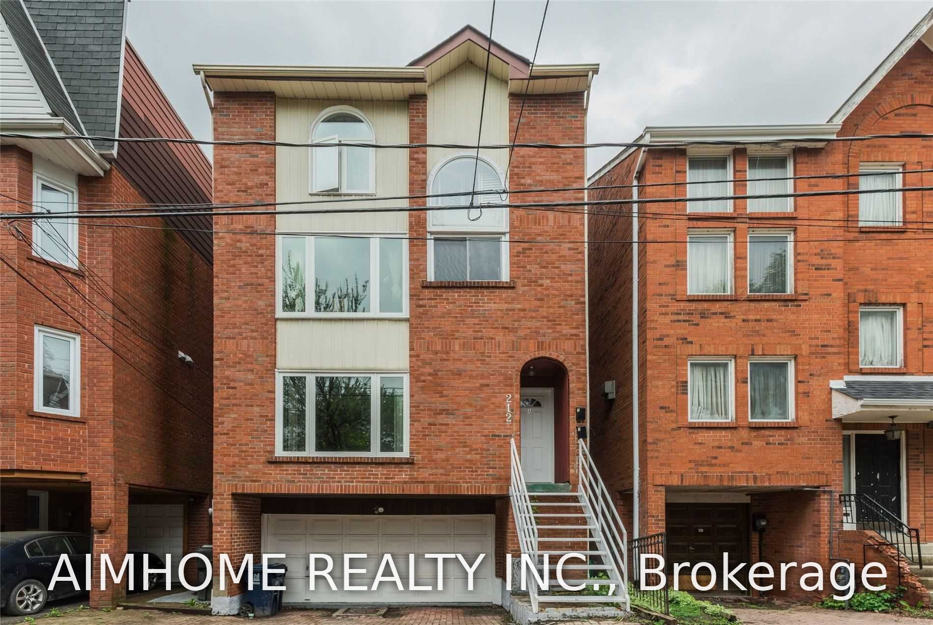 212 Milan Street Main, Toronto, On M5a 3z6