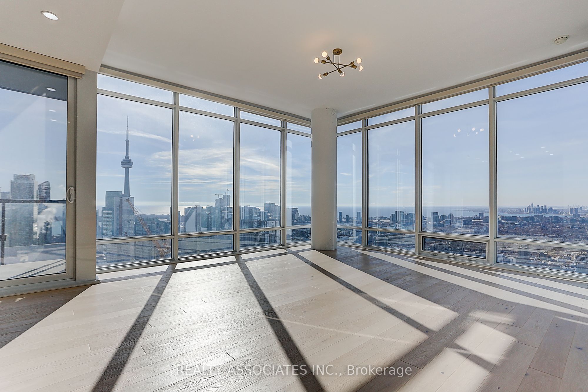 488 University Avenue 4310, Toronto, On M5g 0c1