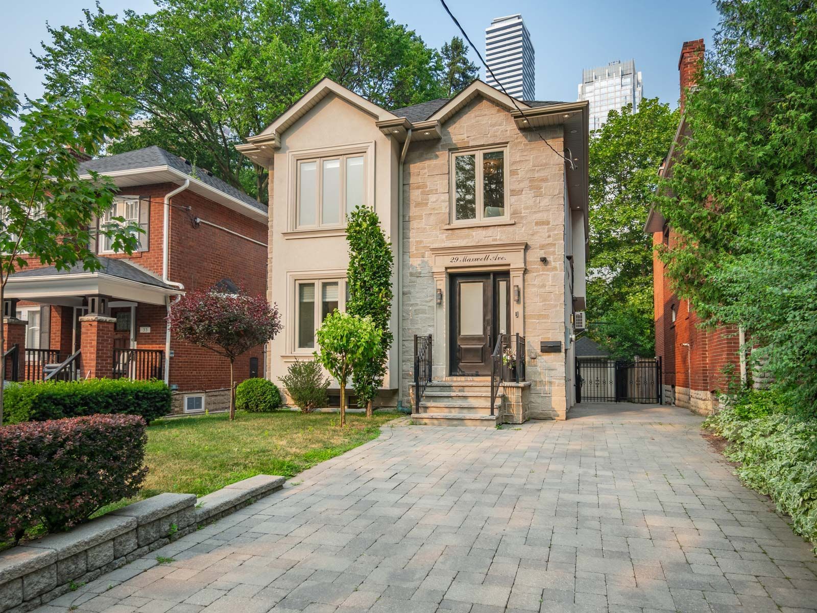 29 Maxwell Avenue, Toronto, On M5p 2b4