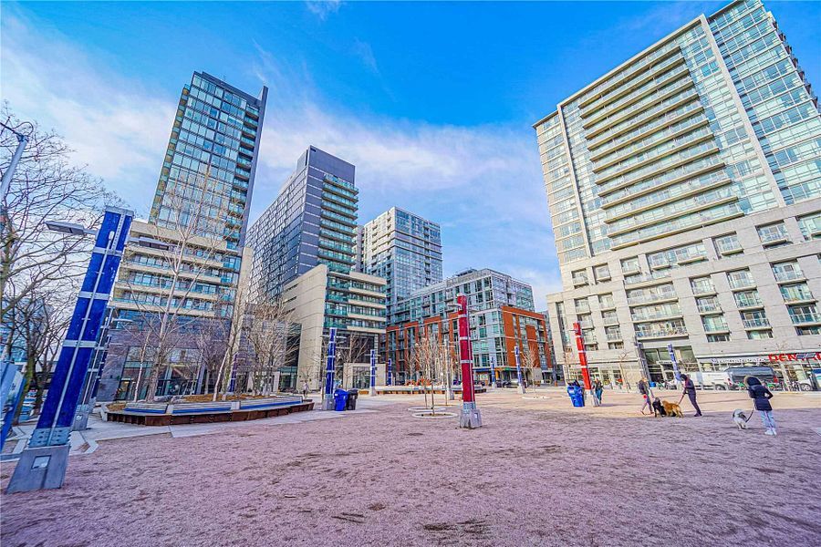 36 Lisgar Street 708e, Toronto, On M6j 0c7