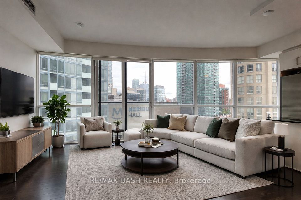 1 The Esplanade Drive 1005, Toronto, On M5e 0a8