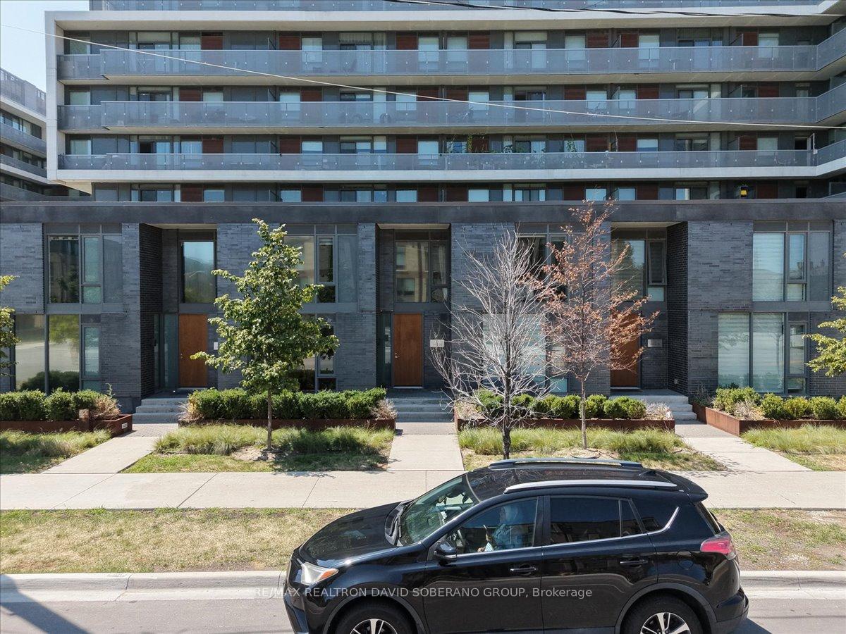 112 Varna Drive, Toronto, On M6a 0c6