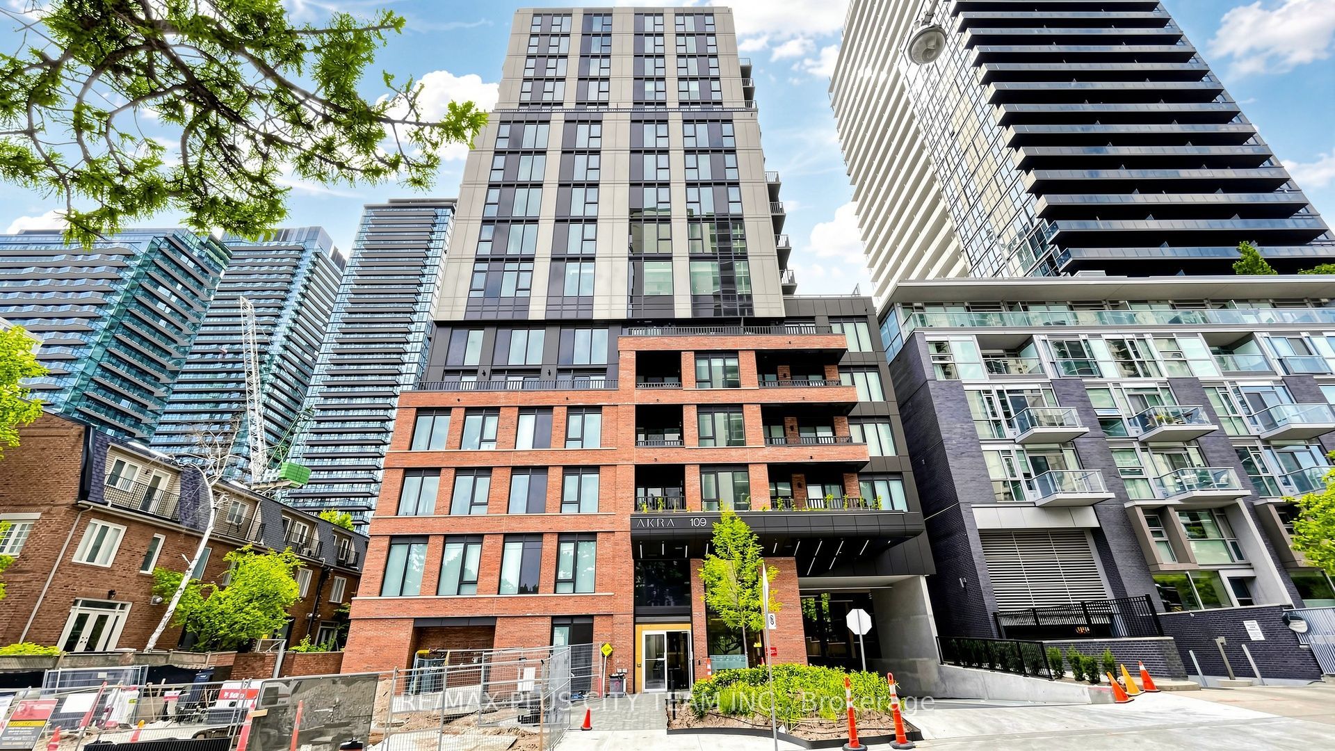 109 Erskine Avenue 1703, Toronto, On M4p 0g6