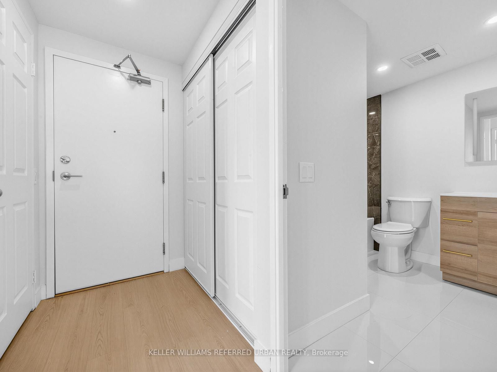 7 Bishop Avenue 501, Toronto, On M2m 4j4