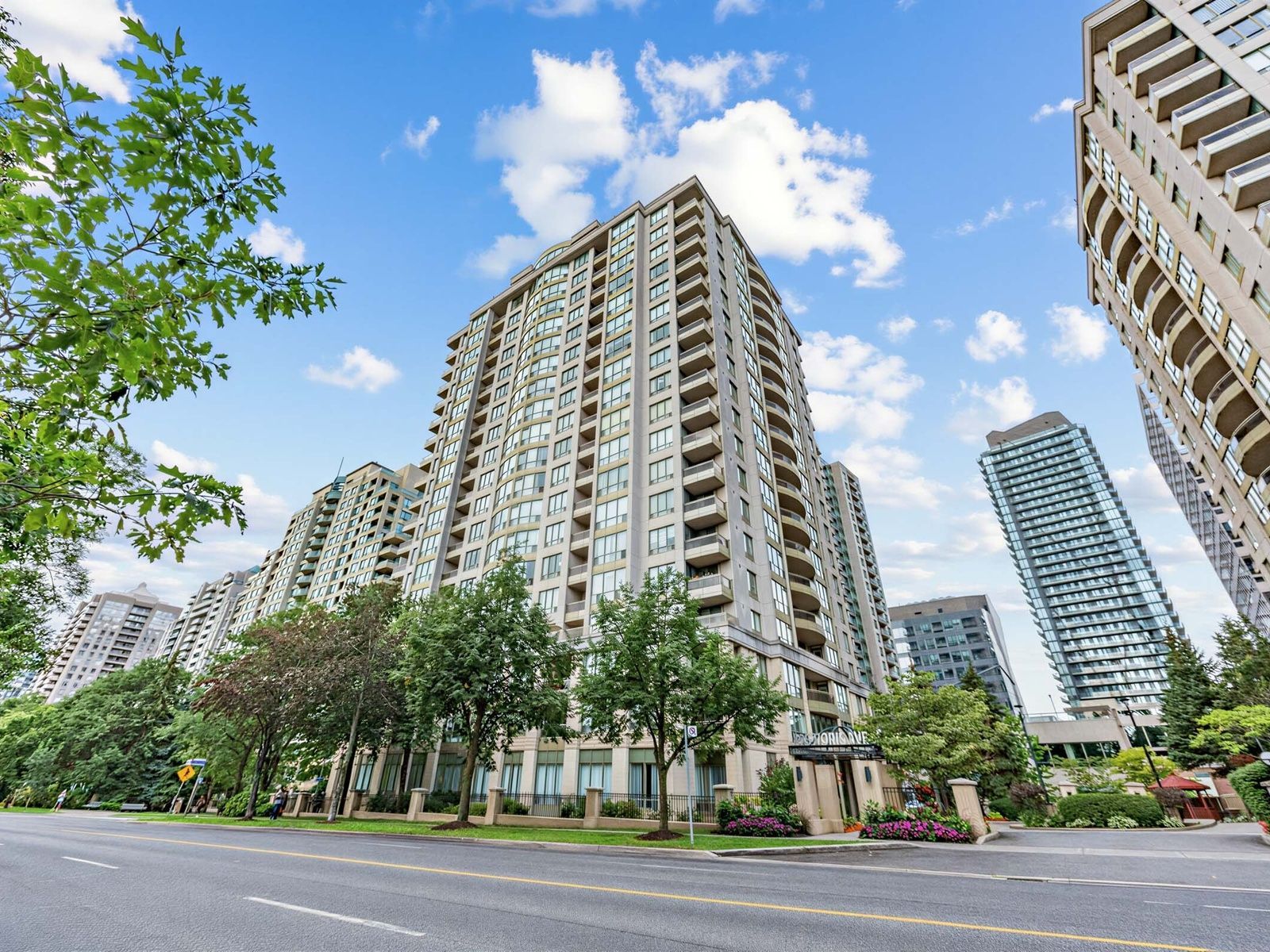 256 Doris Avenue 1711, Toronto, On N2n 6x8