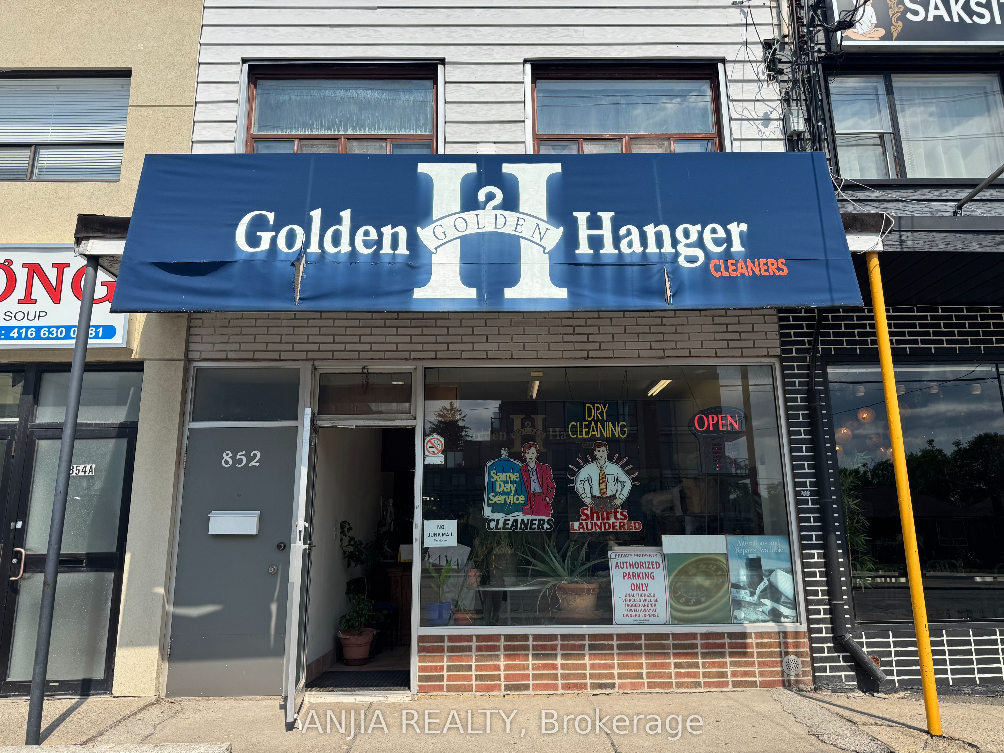 852 Sheppard Avenue W, Toronto, On M3h 2t5