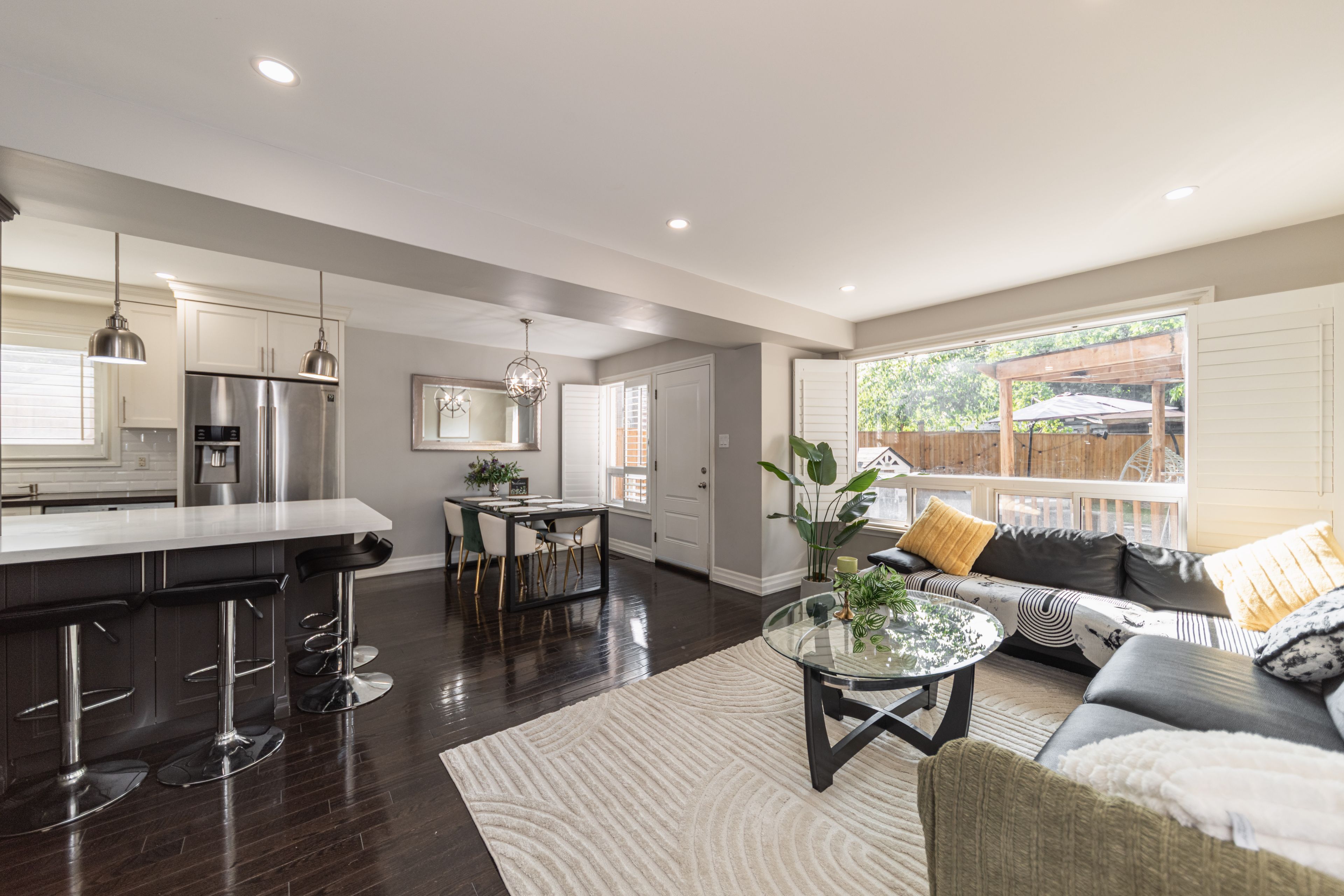 2 Lynedock Crescent, Toronto, On M3a 2a8