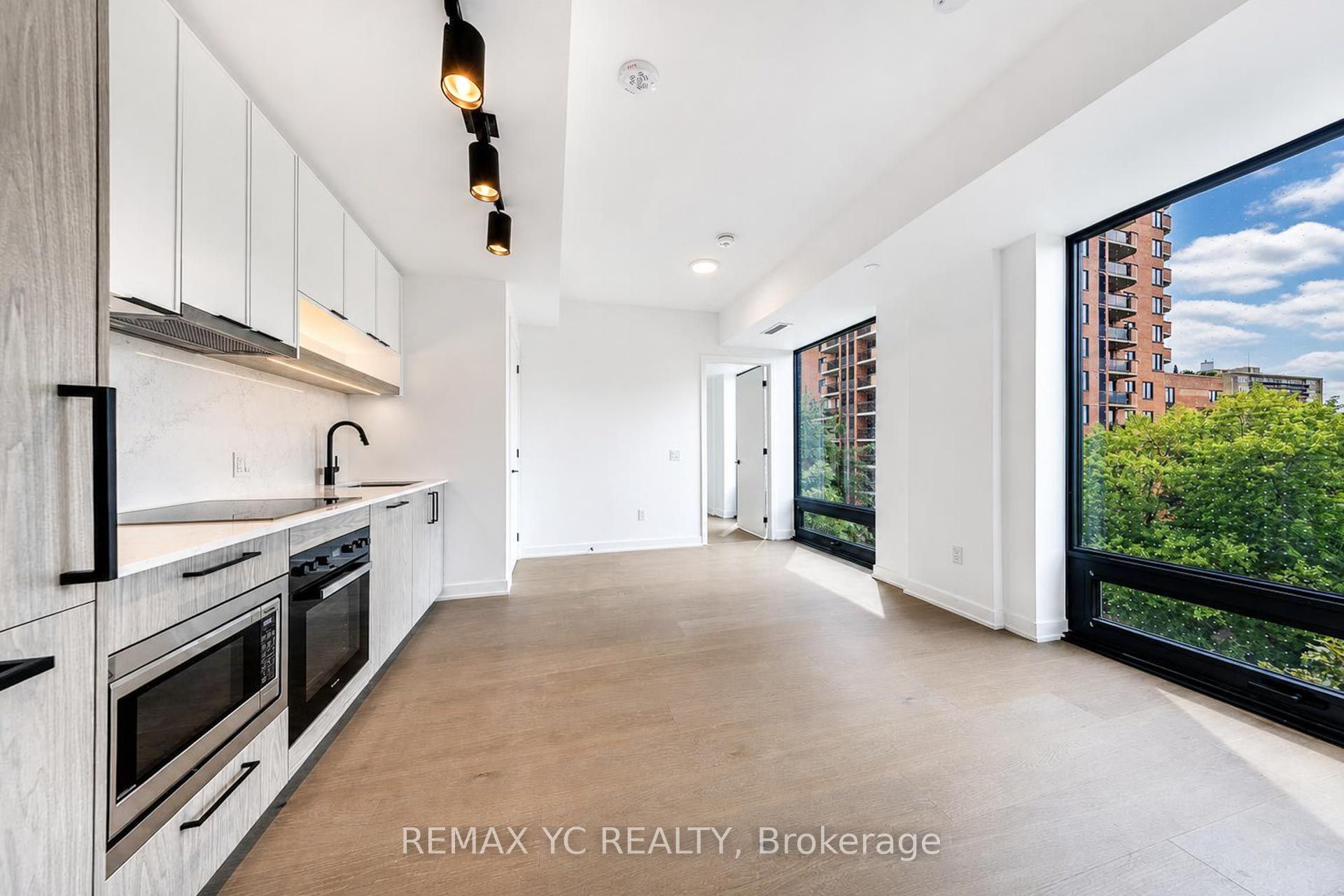 91 Montclair Avenue 706, Toronto, On M5p 0b1