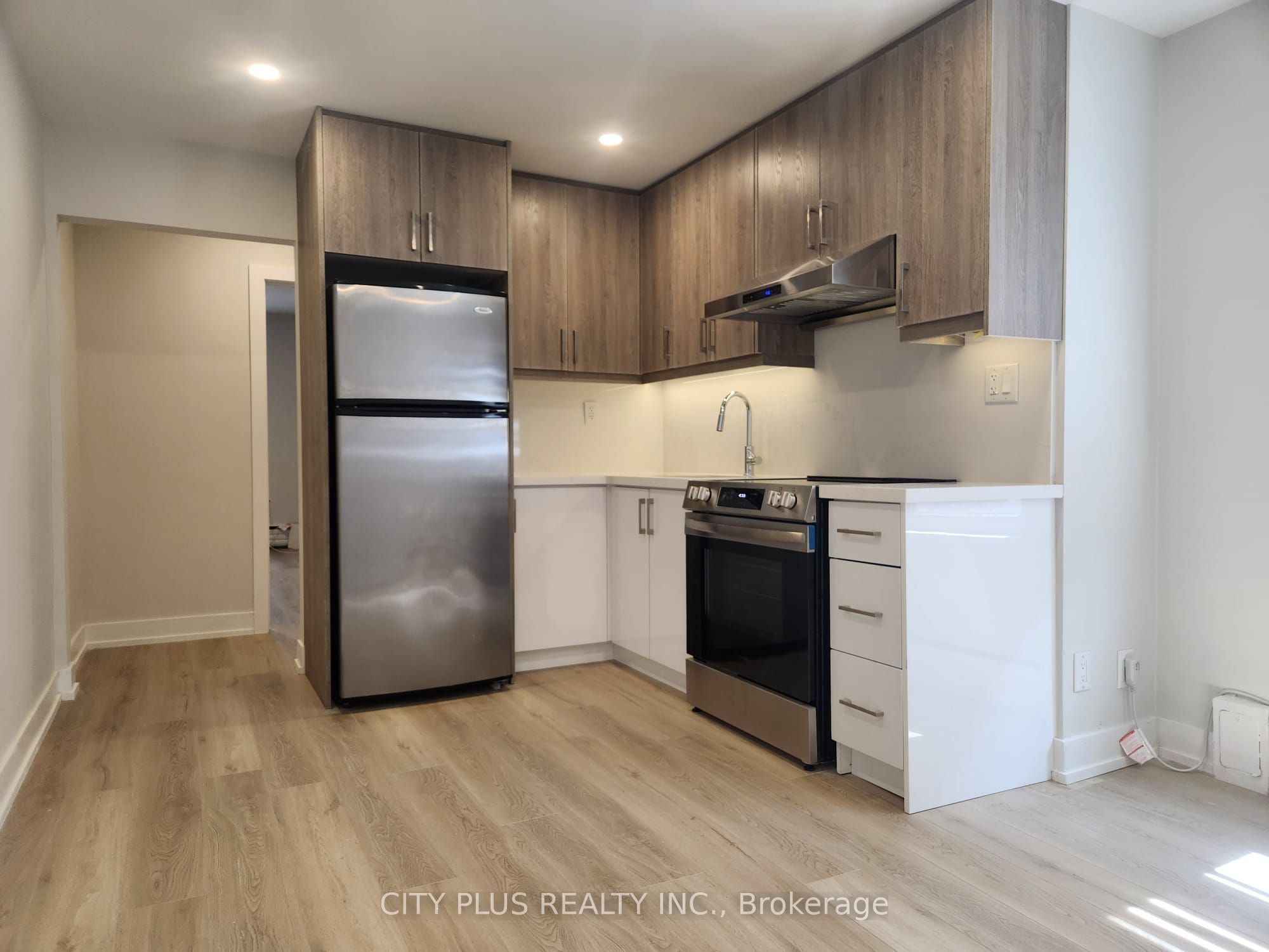 3547 Bathurst Street 2, Toronto, On M6a 2c7