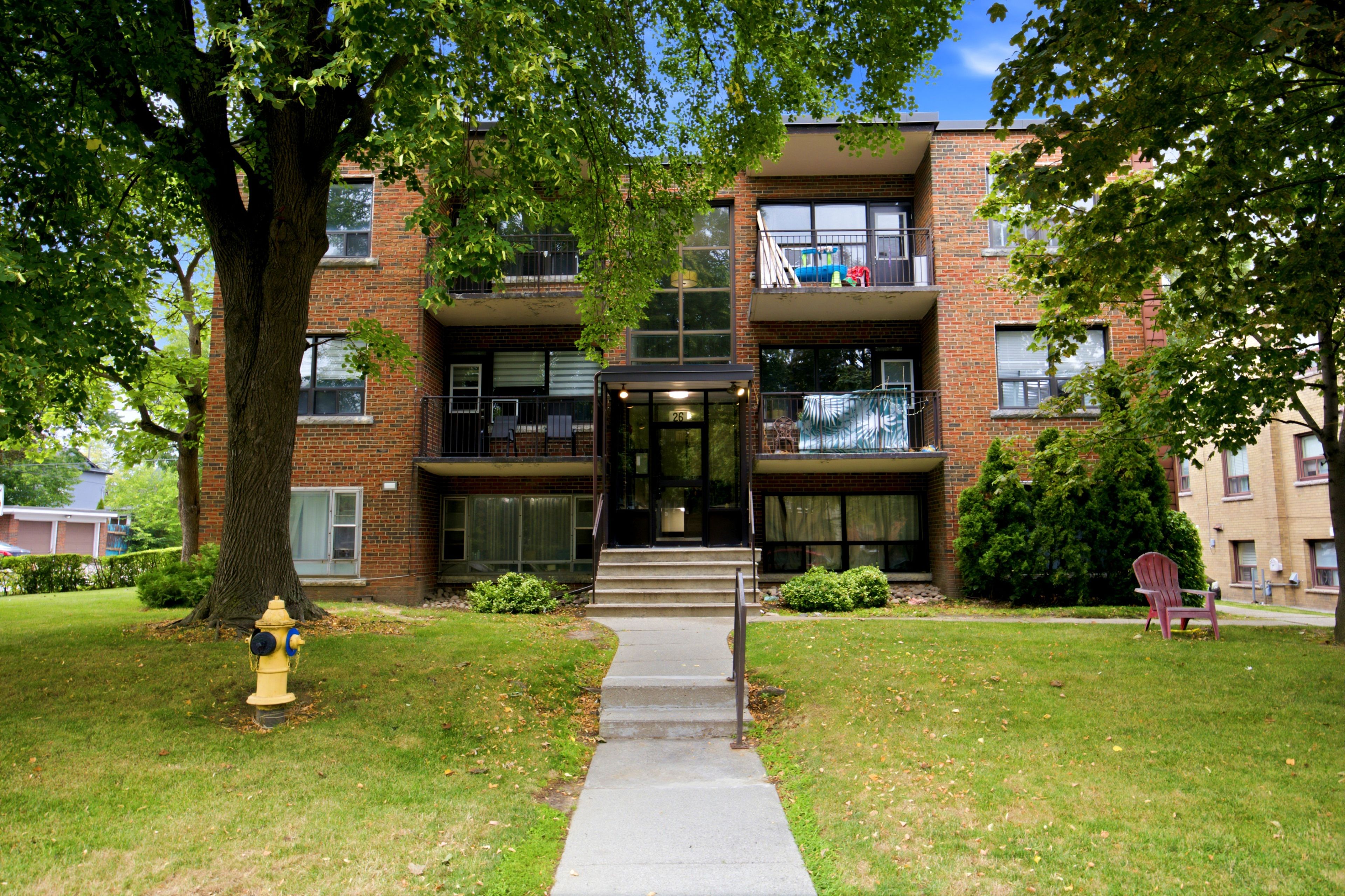 26 Meadowbrook Road 7, Toronto, On M6b 2s4