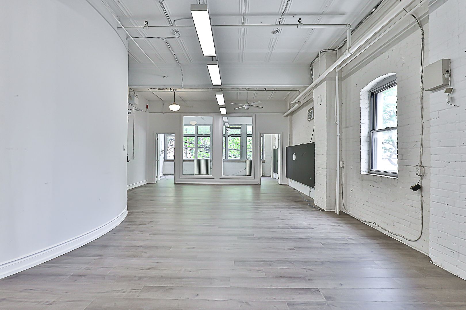51 Bulwer Street Main Flr, Toronto, On M5t 1a1