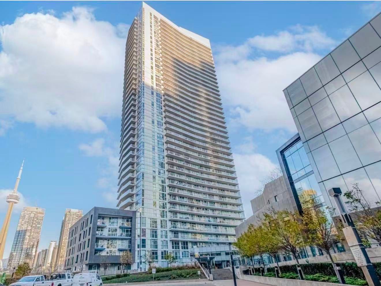 75 Queens Wharf Road 1915, Toronto, On M5v 0j8