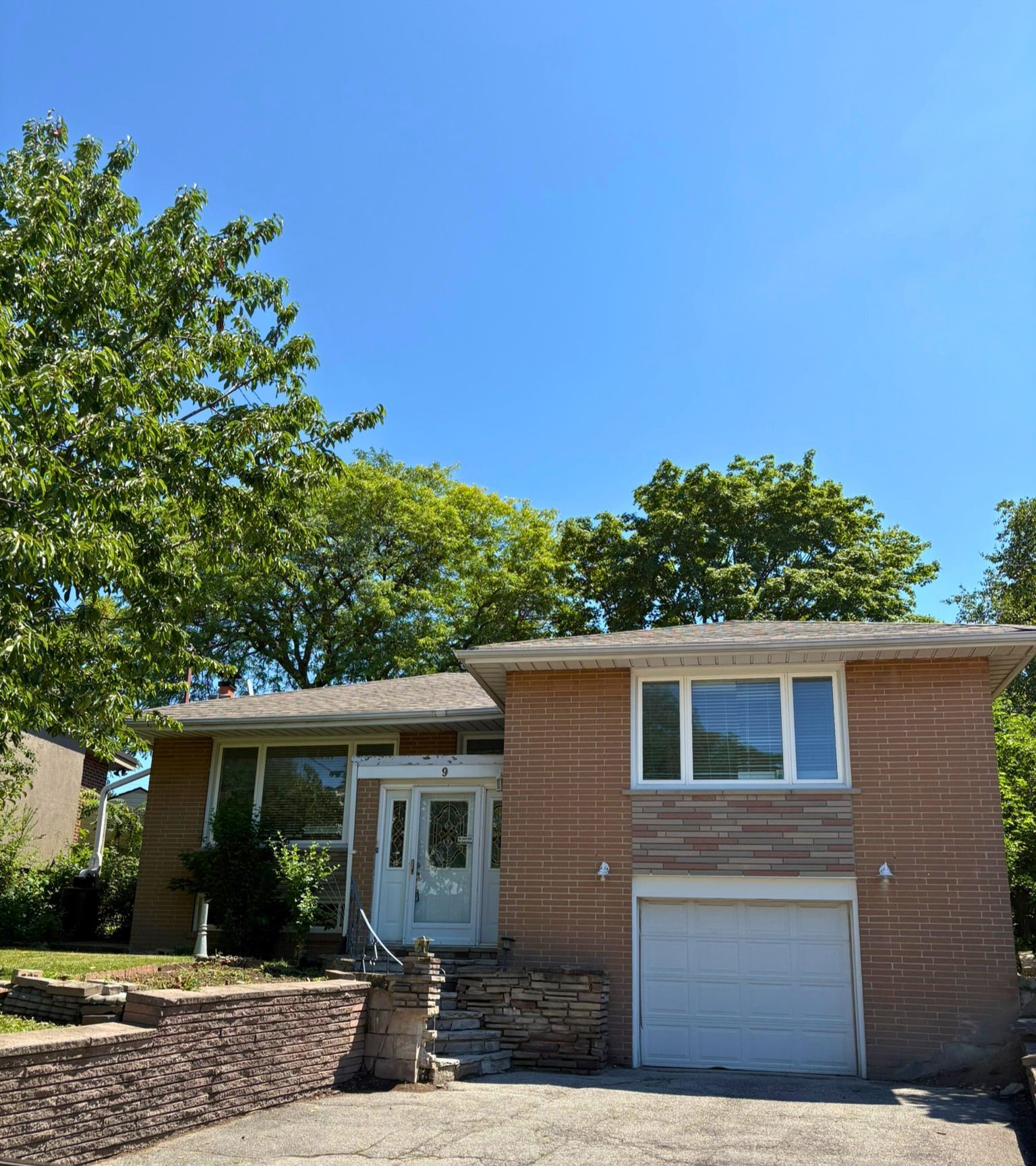 9 Caronport Crescent, Toronto, On M3a 1g9