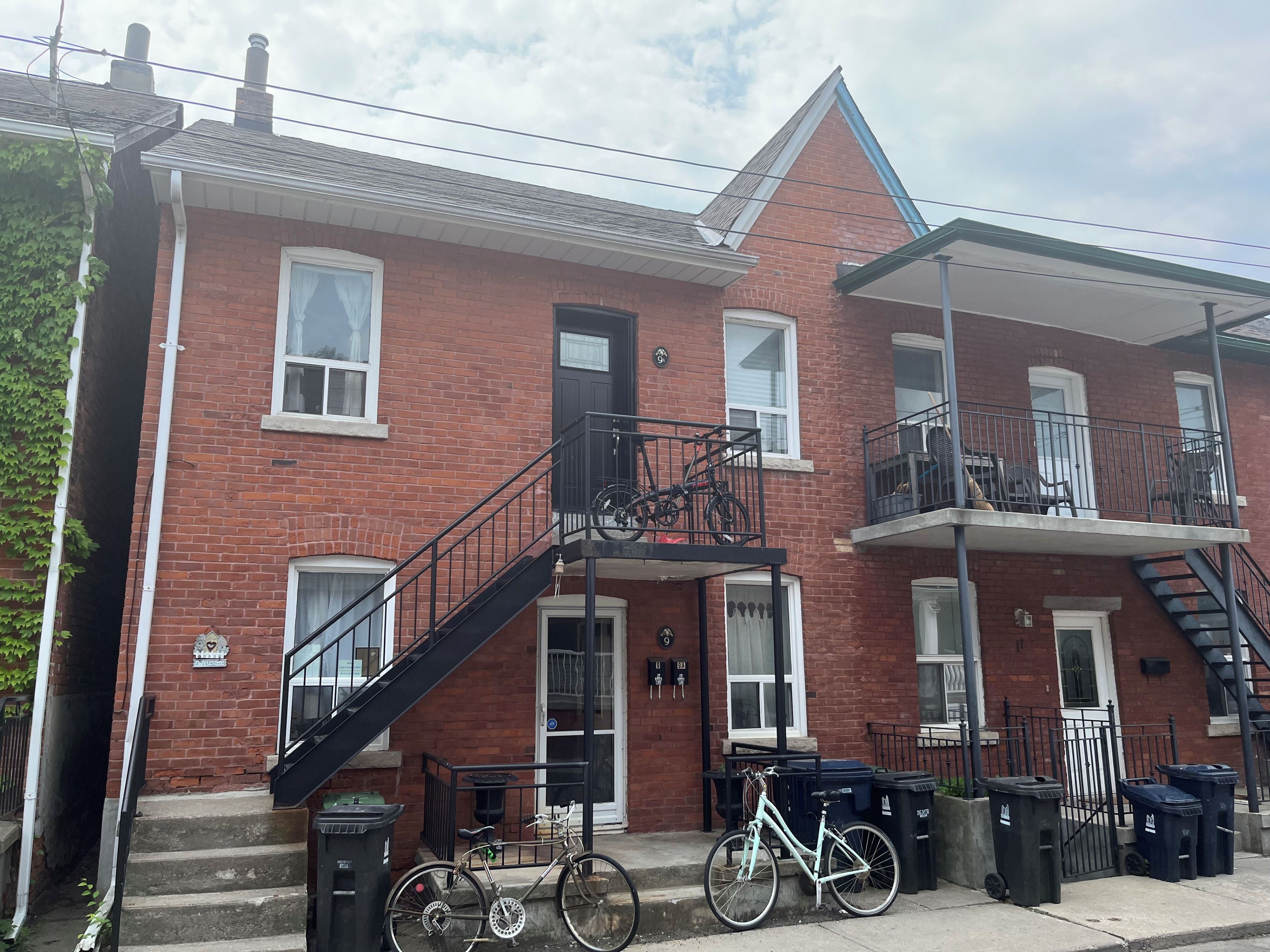 9 Clinton Place Main Floor, Toronto, On M6g 1j8