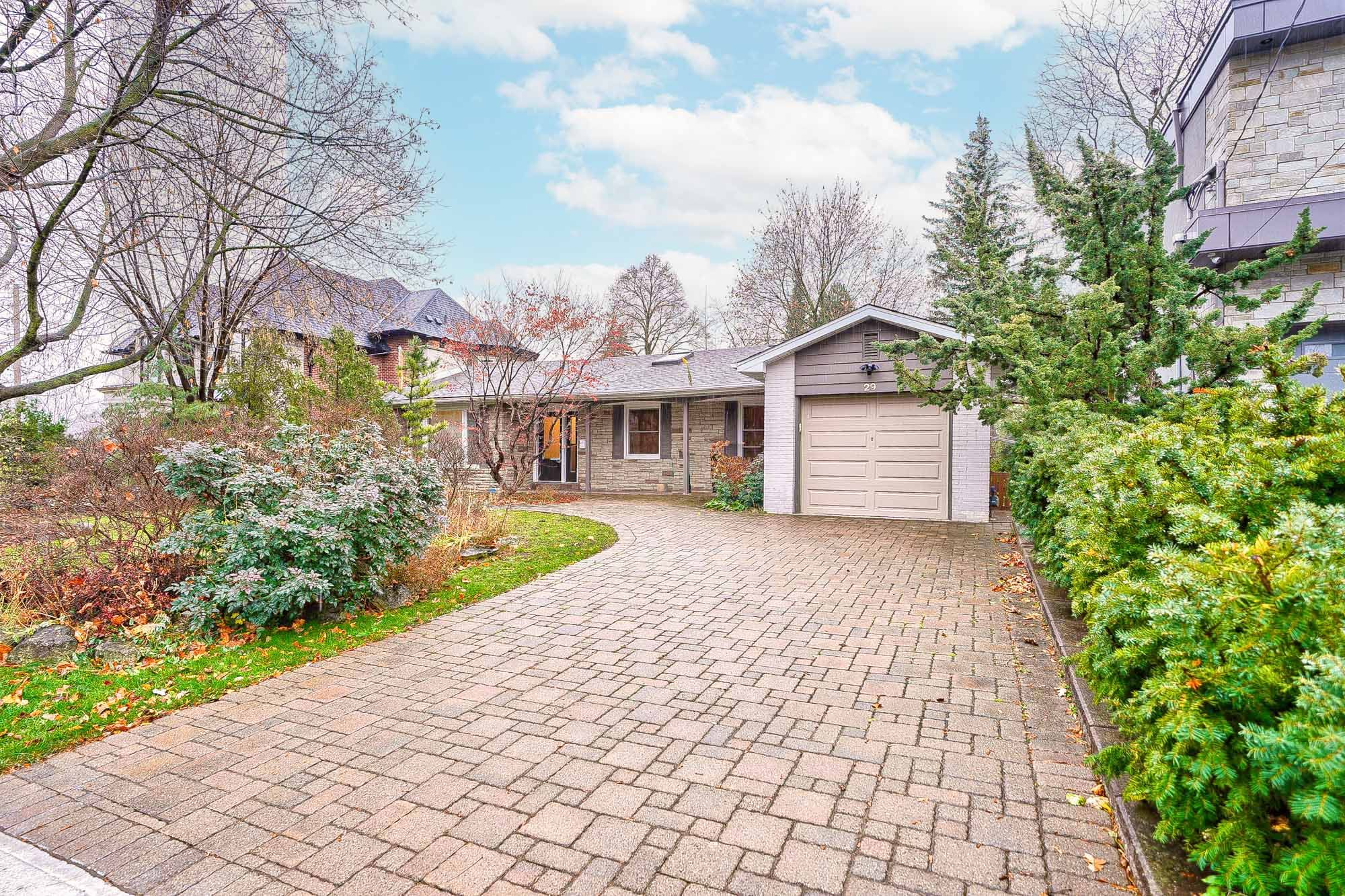 29 Chipping Road Main, Toronto, On M3b 1l2