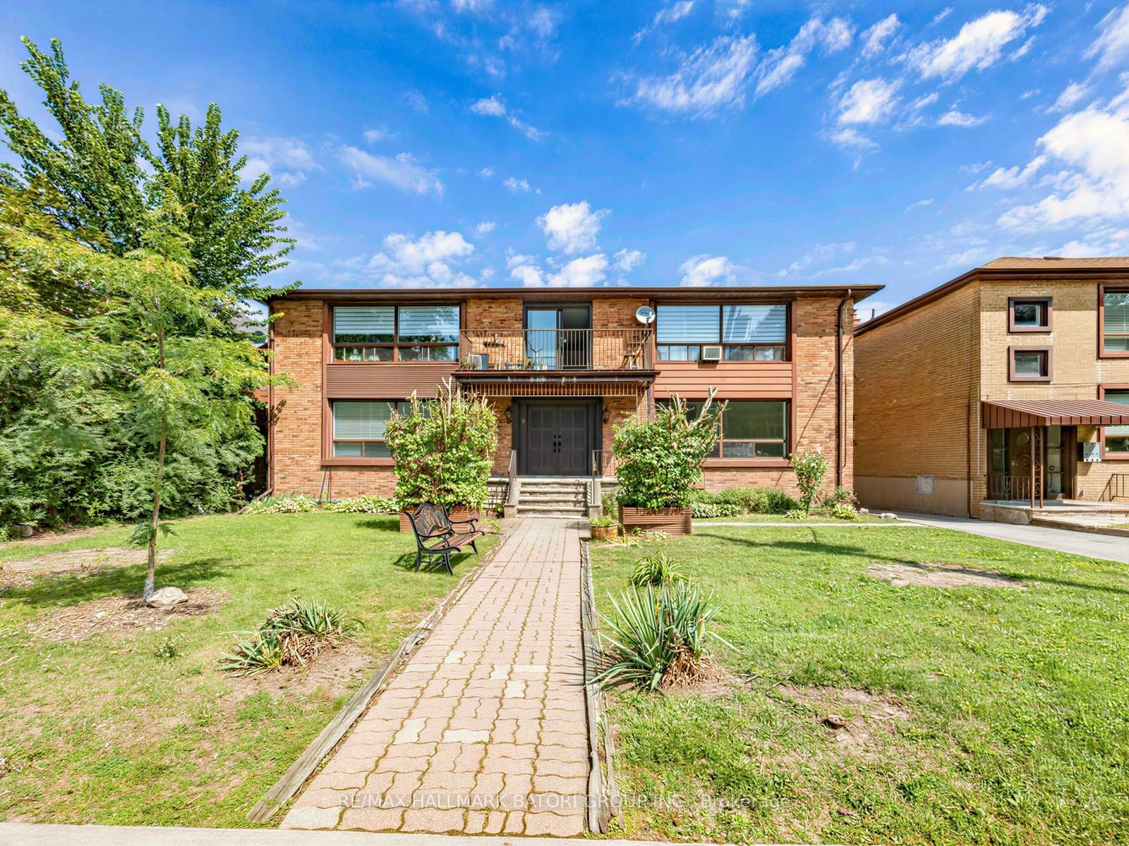 6 Croydon Road 2, Toronto, On M6c 1s7