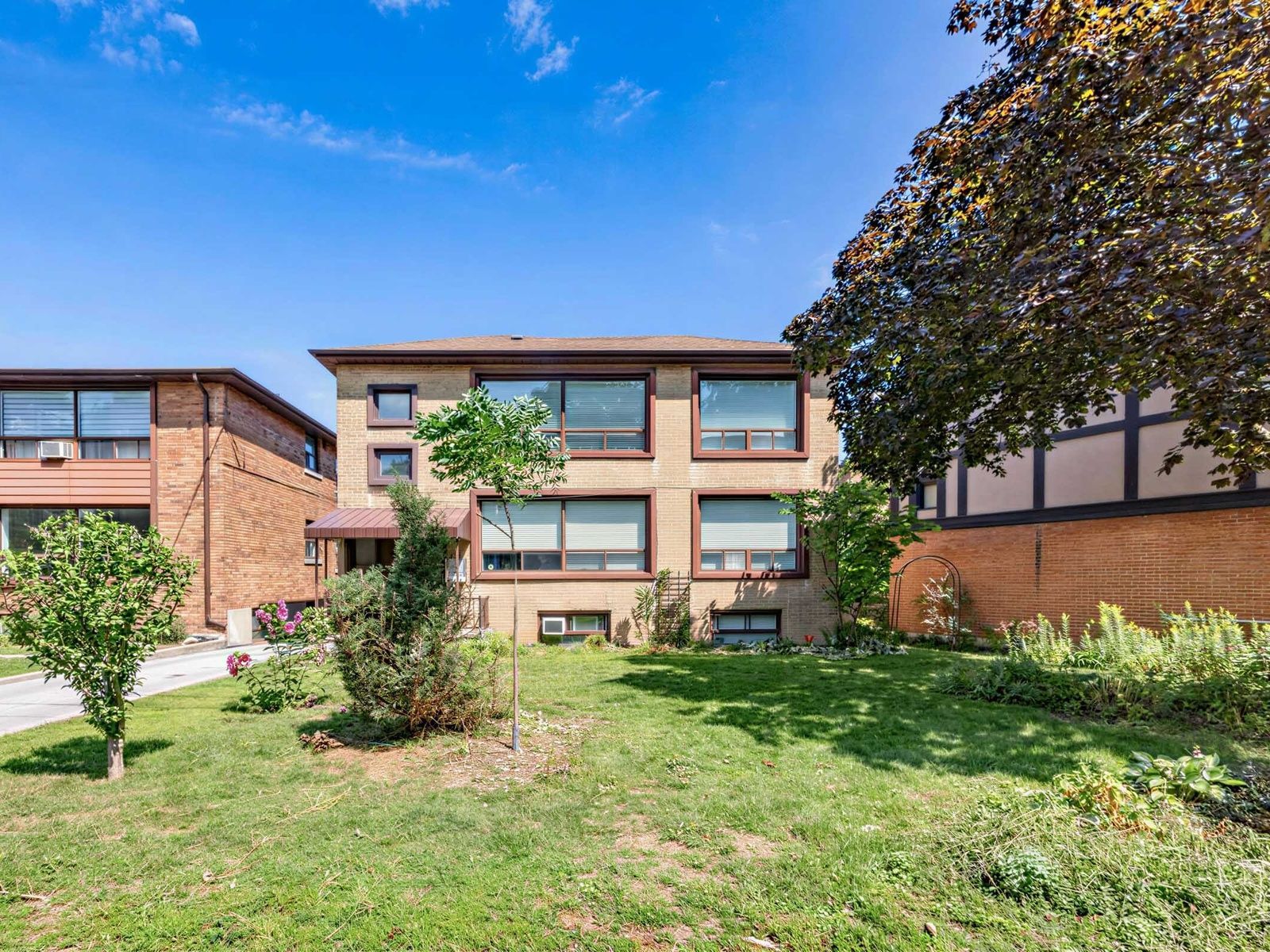 4 Croydon Road 3, Toronto, On M6c 1s7