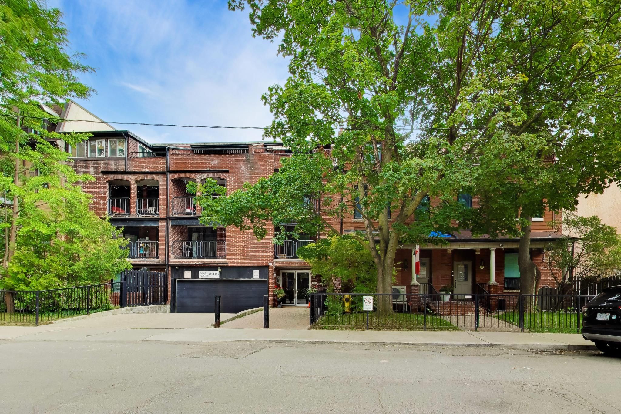 17 Pembroke Street 15, Toronto, On M5a 2n6