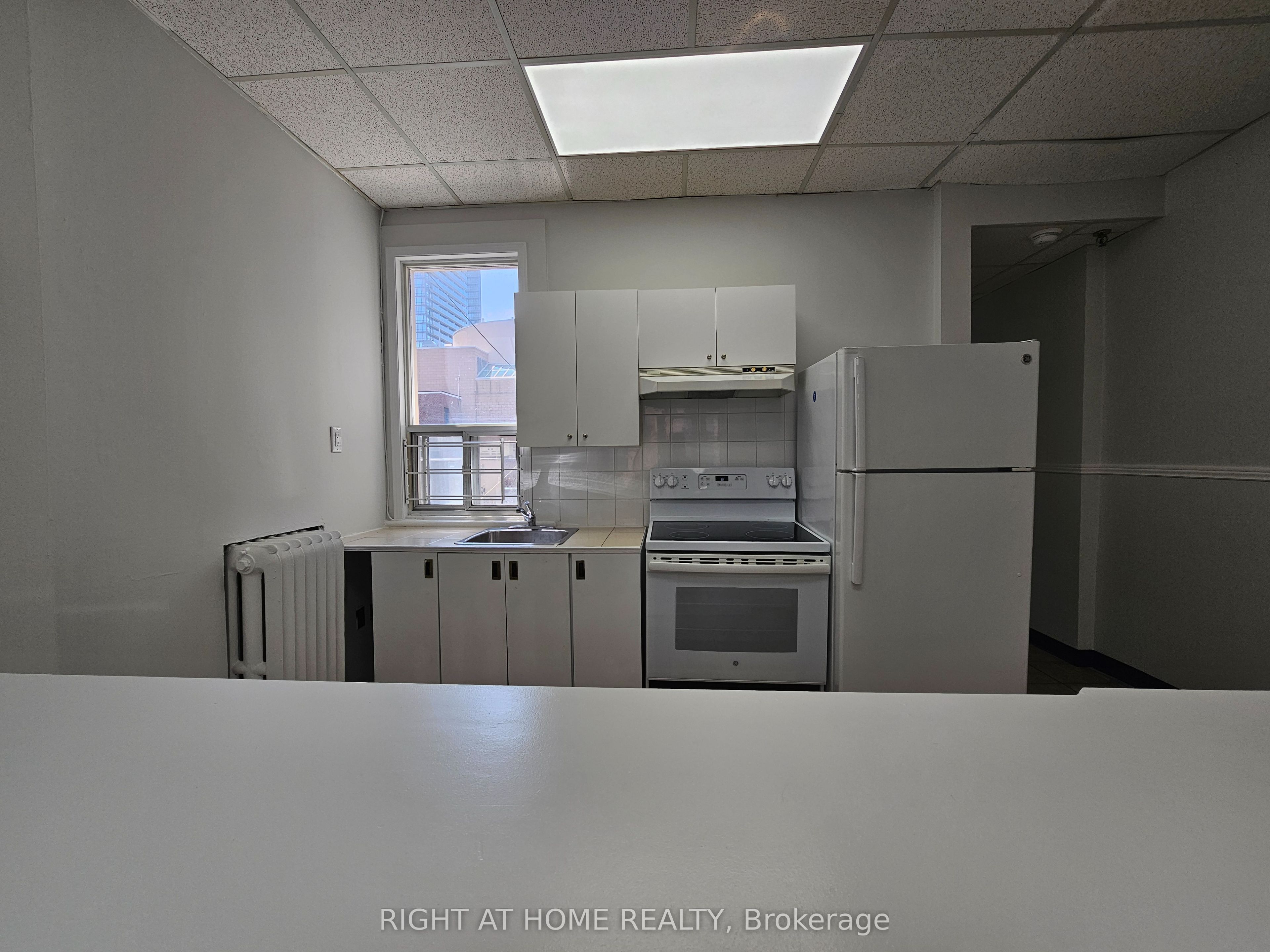 516 Yonge Street 2, Toronto, On M4y 1x9