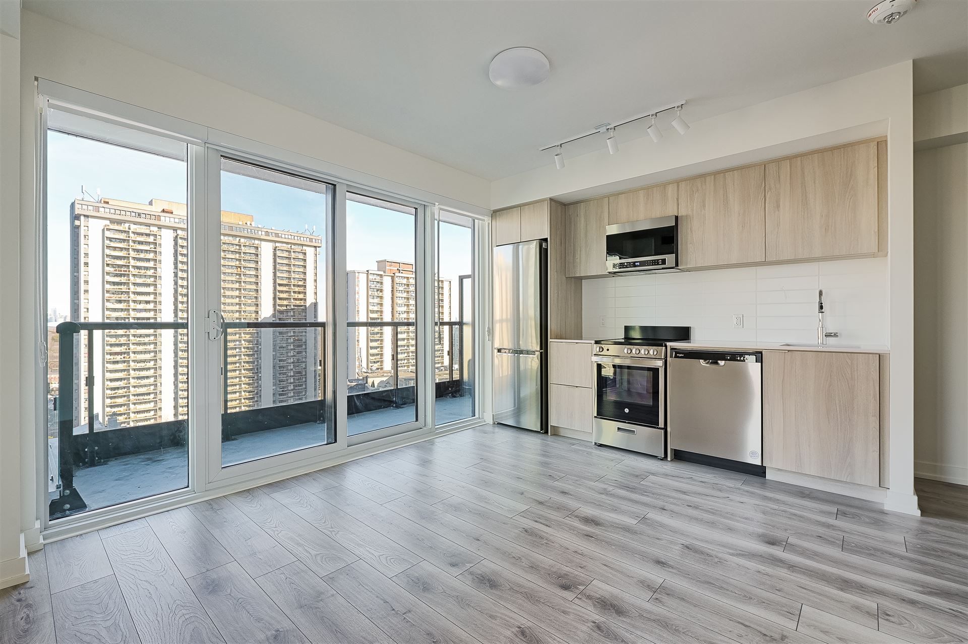 223 Redpath Avenue 1508, Toronto, On M4p 0e8