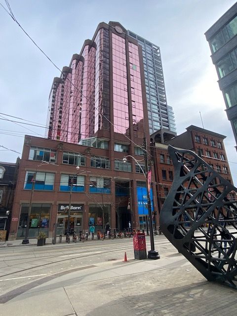 393 King St. W 1107, Toronto, On M5v 3g8