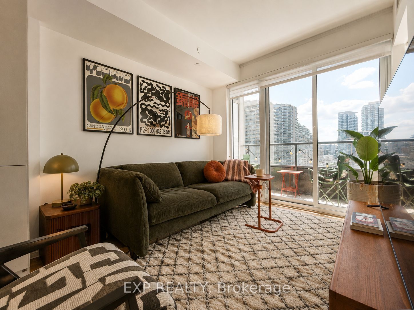 19 Western Battery Road 811, Toronto, On M6k 3s4