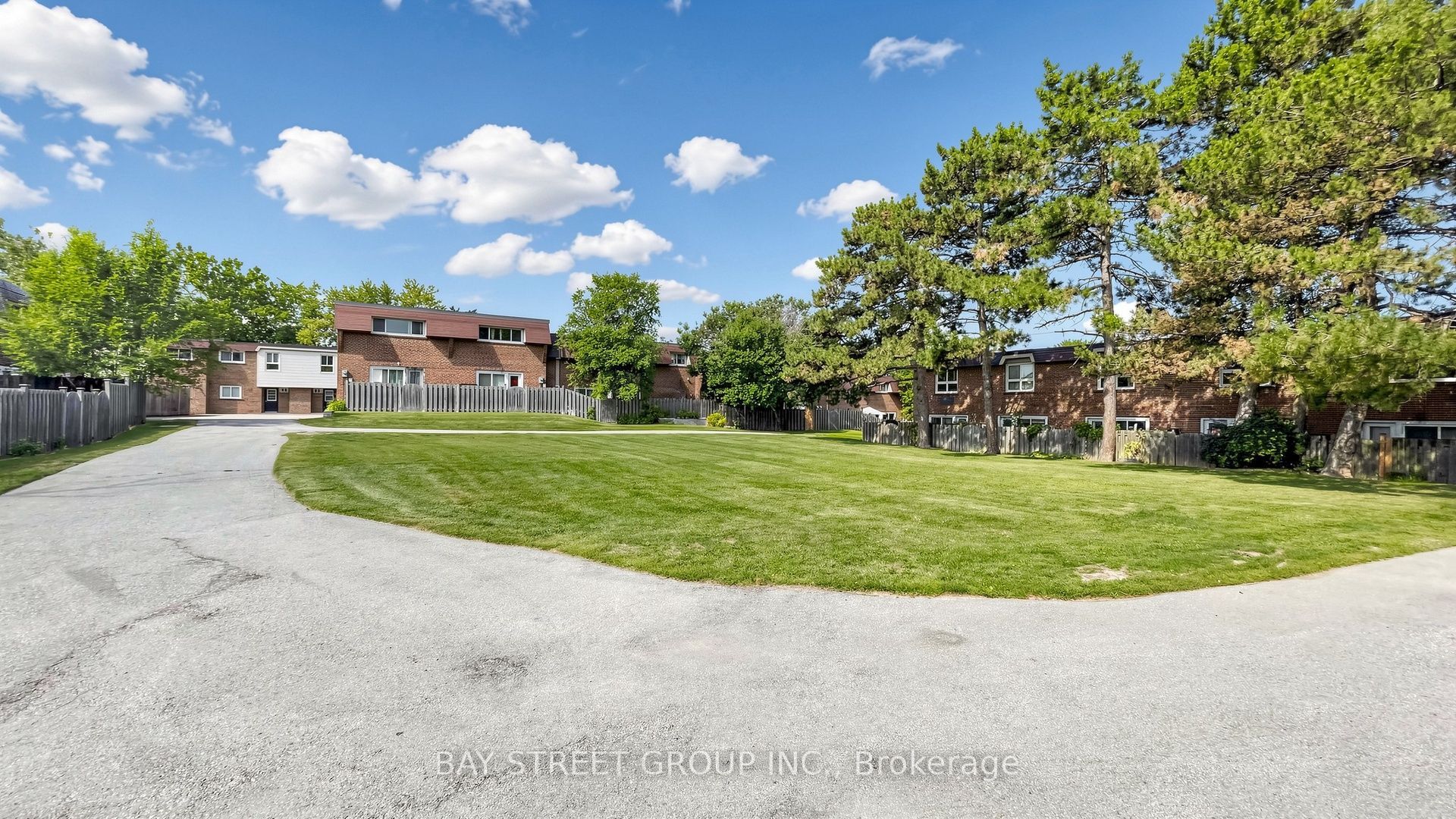 57 Godstone Road 117, Toronto, On M2j 3c8