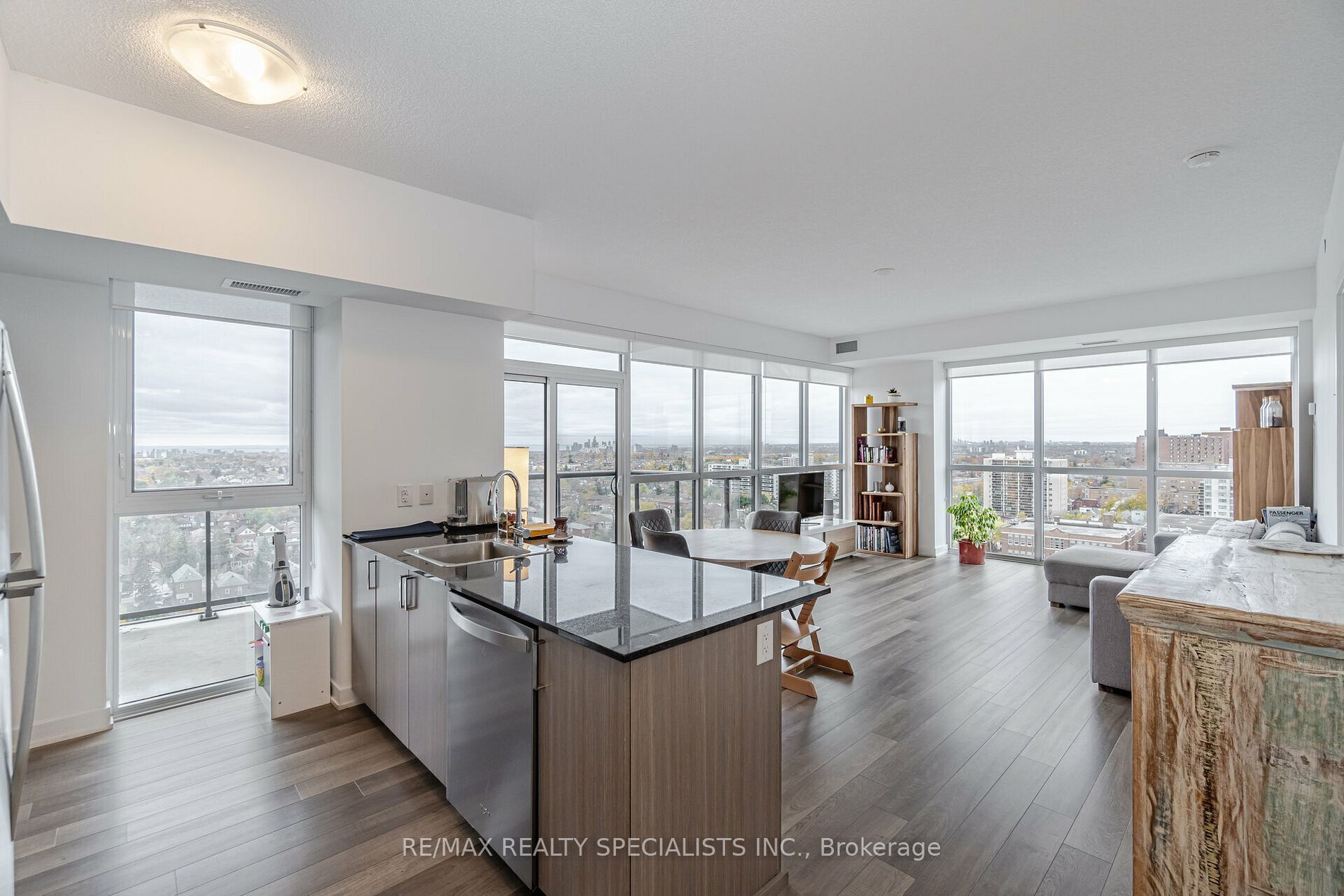 1603 Eglinton Avenue W 1304, Toronto, On M6e 0a1