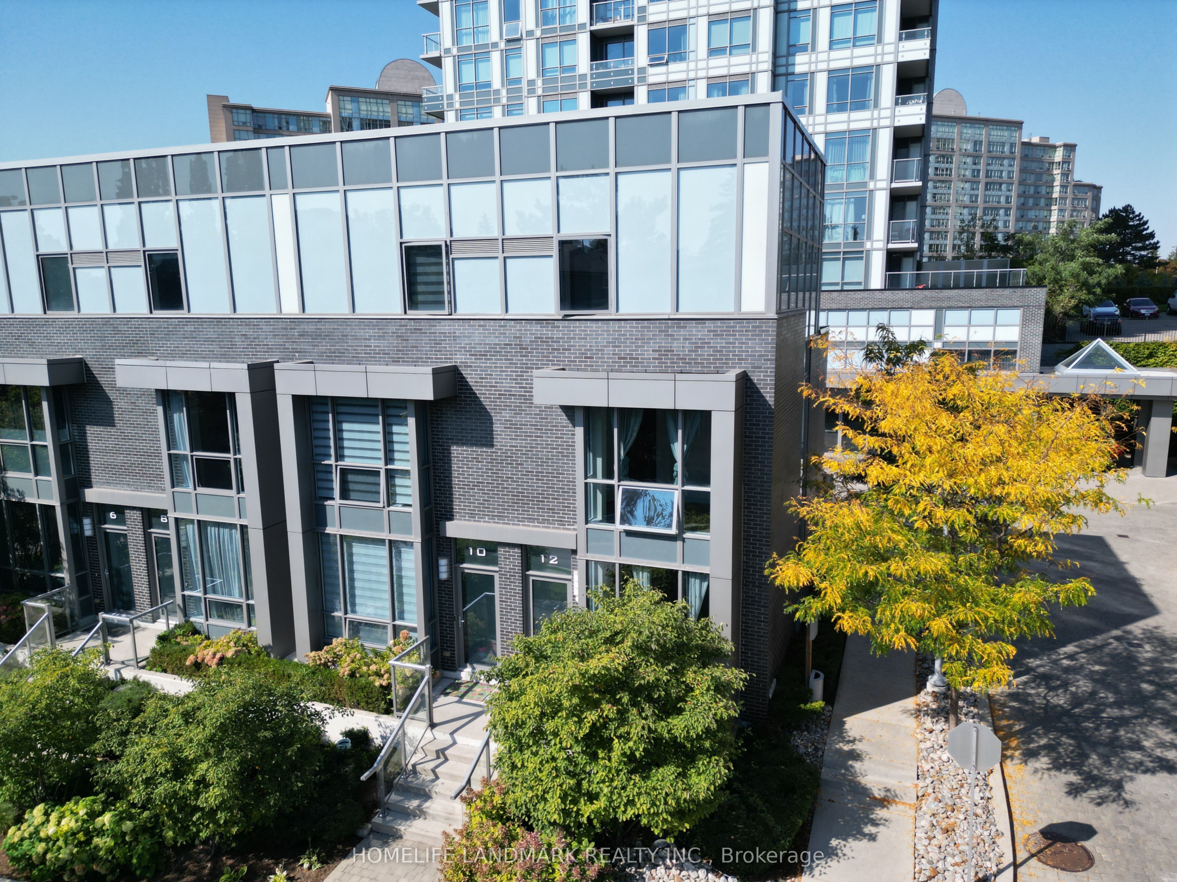 18 Graydon Hall Drive Th12, Toronto, On M3a 0a4