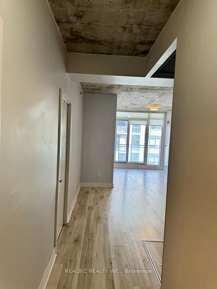 20 Minowan Miikan Lane 429, Toronto, On M6j 0e5