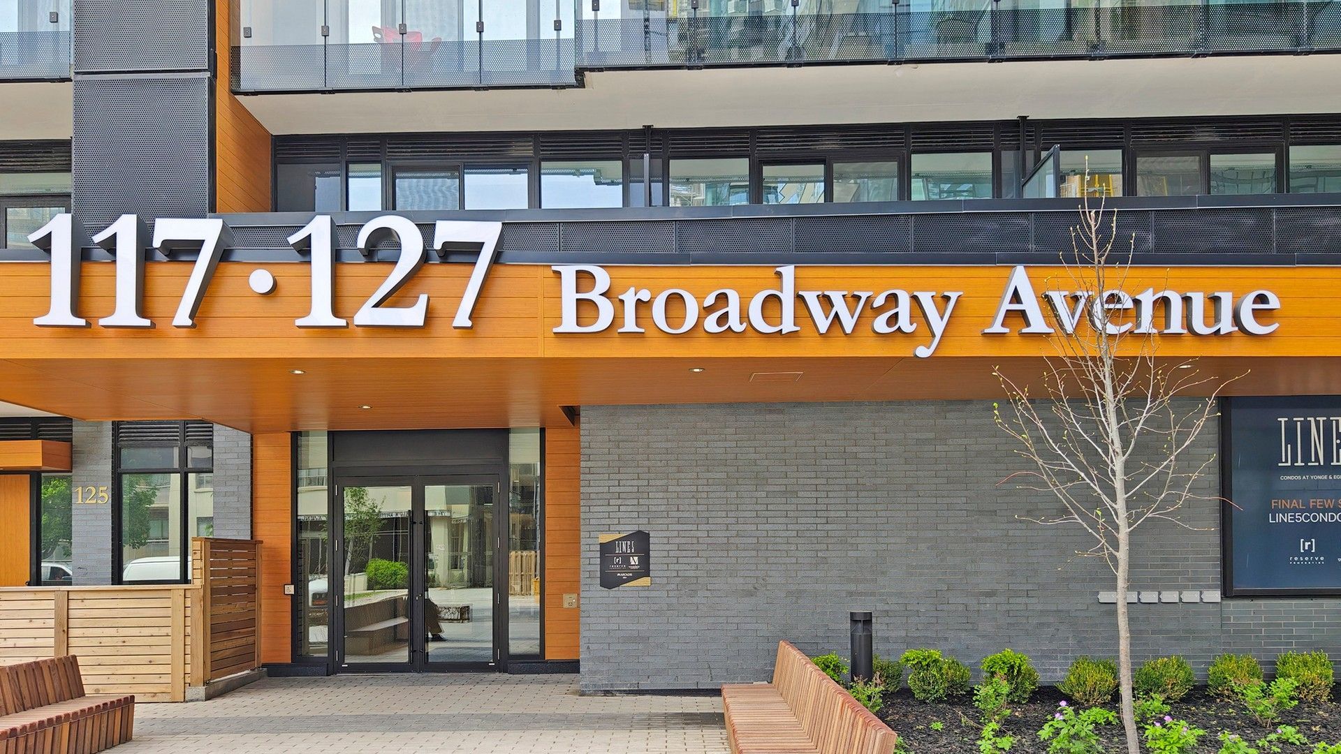 127 Broadway Avenue 3302, Toronto, On M4p 1v4