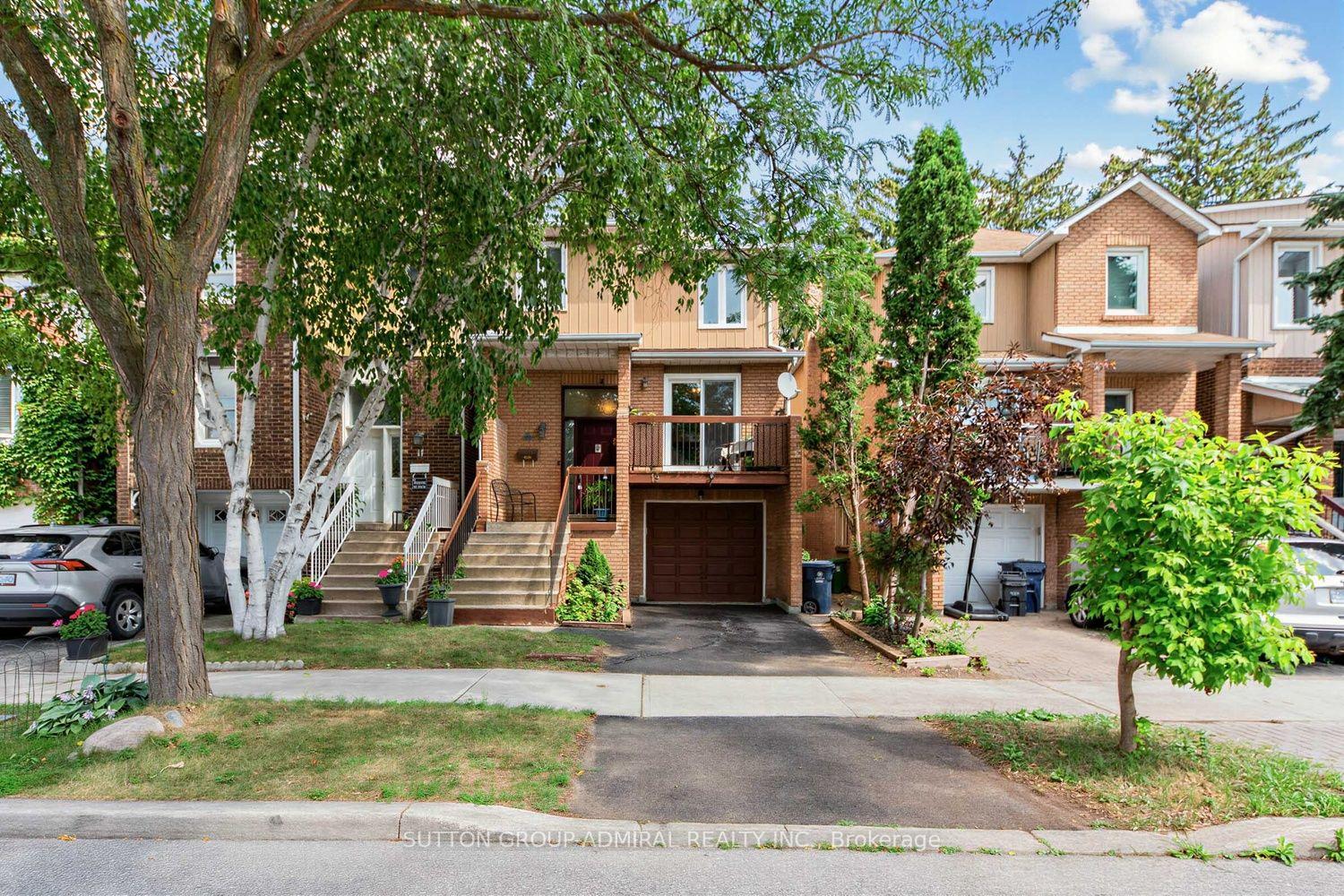 19 Carnival Court, Toronto, On M2r 3t7