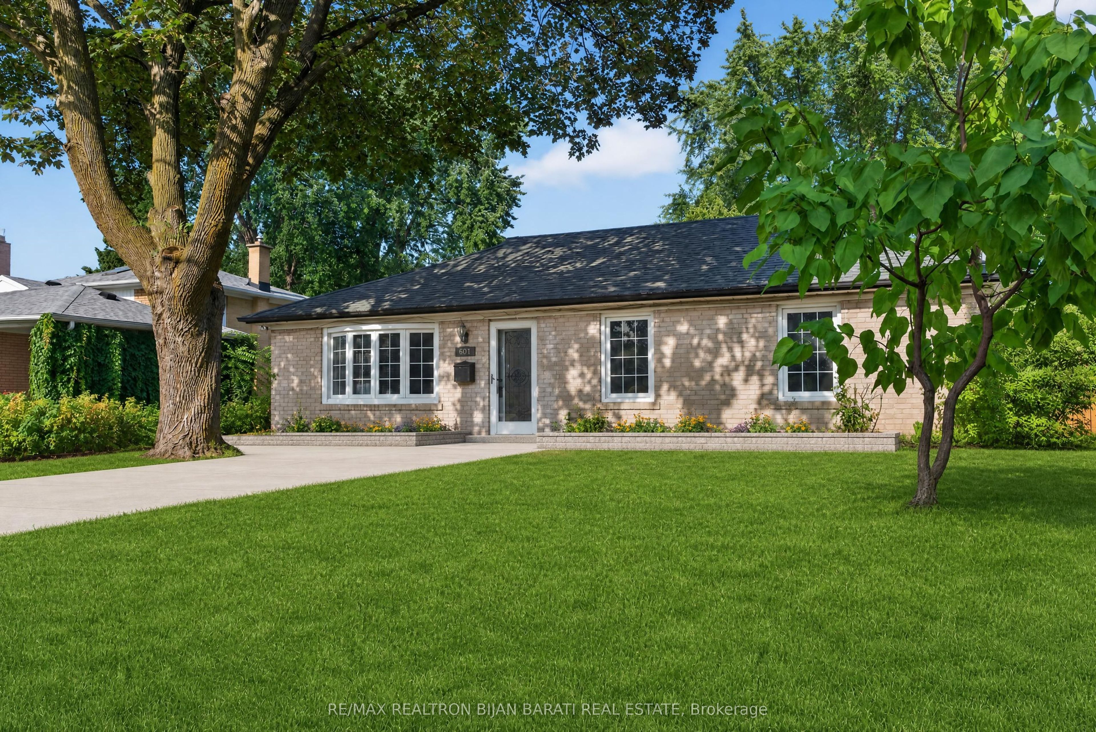 601 Conacher Drive, Toronto, On M2m 3m9