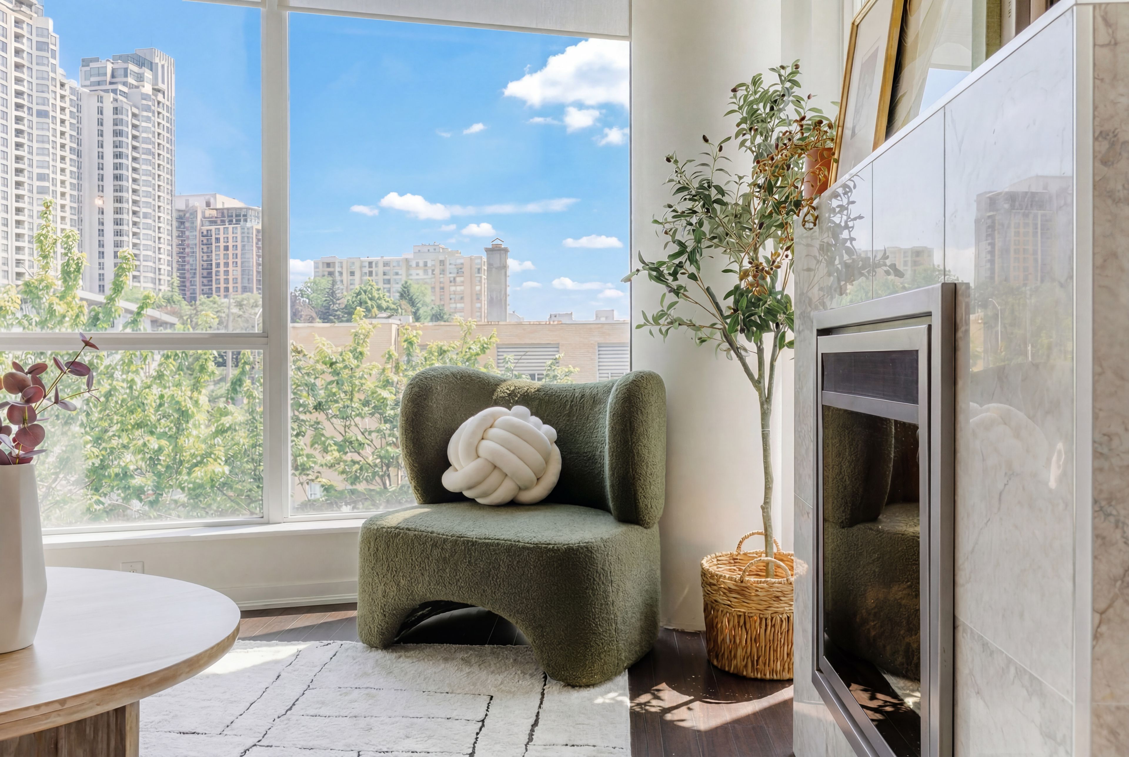 30 Canterbury Place 305, Toronto, On M2n 0b9