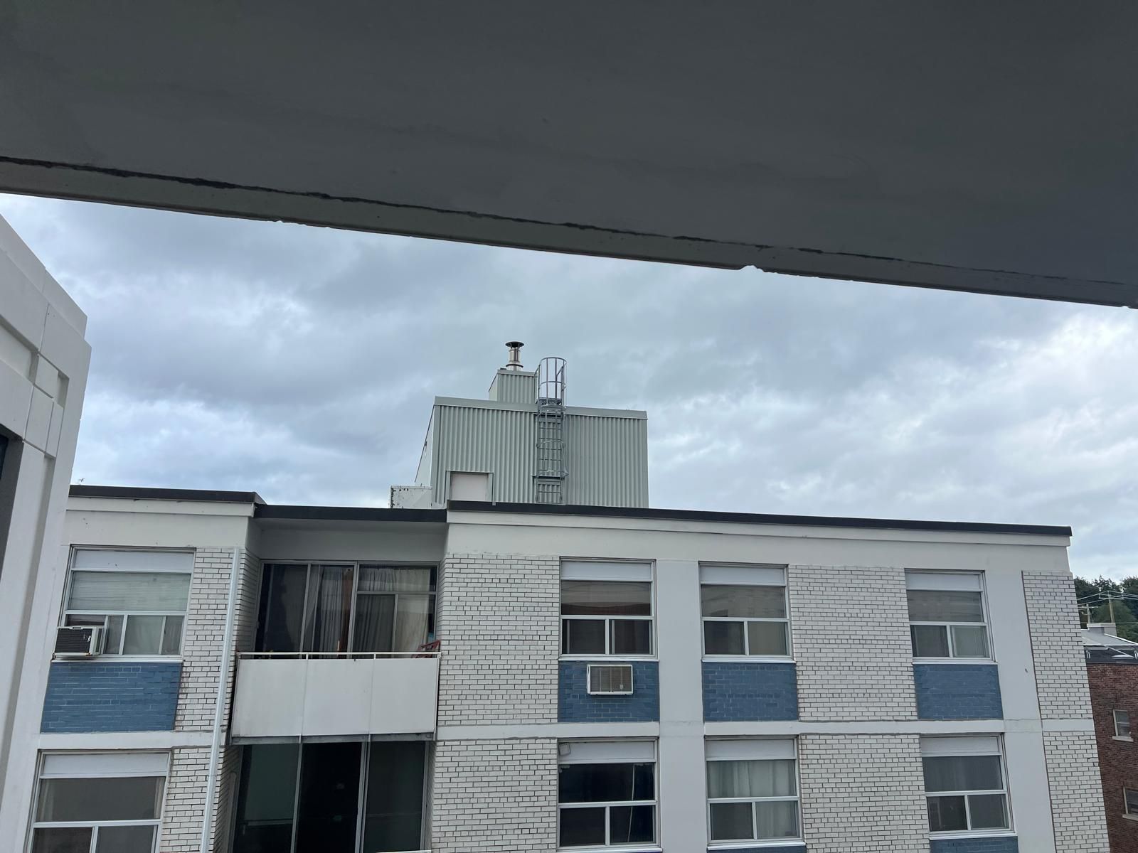 91 Montclair Avenue 823, Toronto, On M5p 0b1