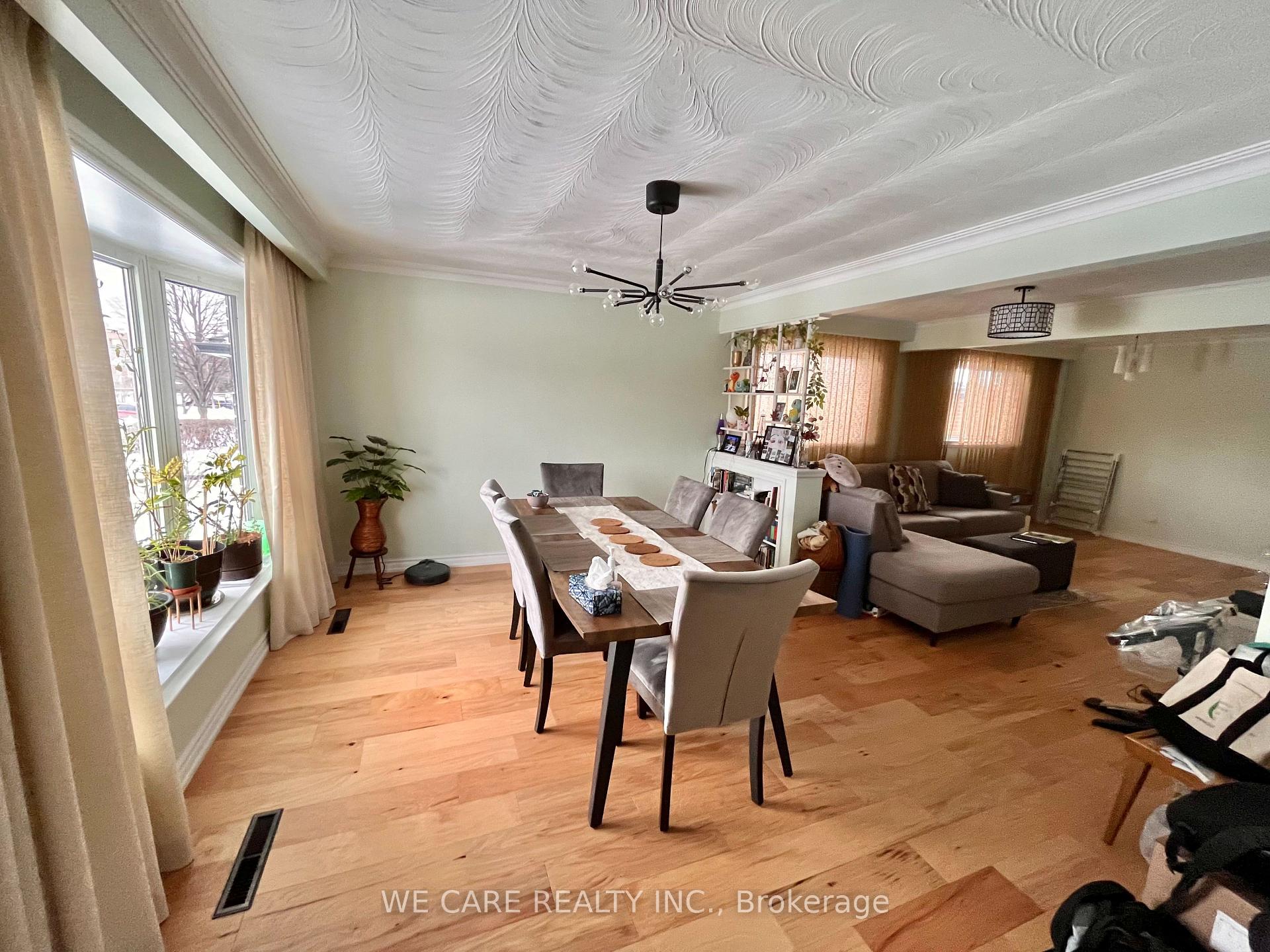 59 Saddle Ridge Drive Main, Toronto, On M4a 1z6
