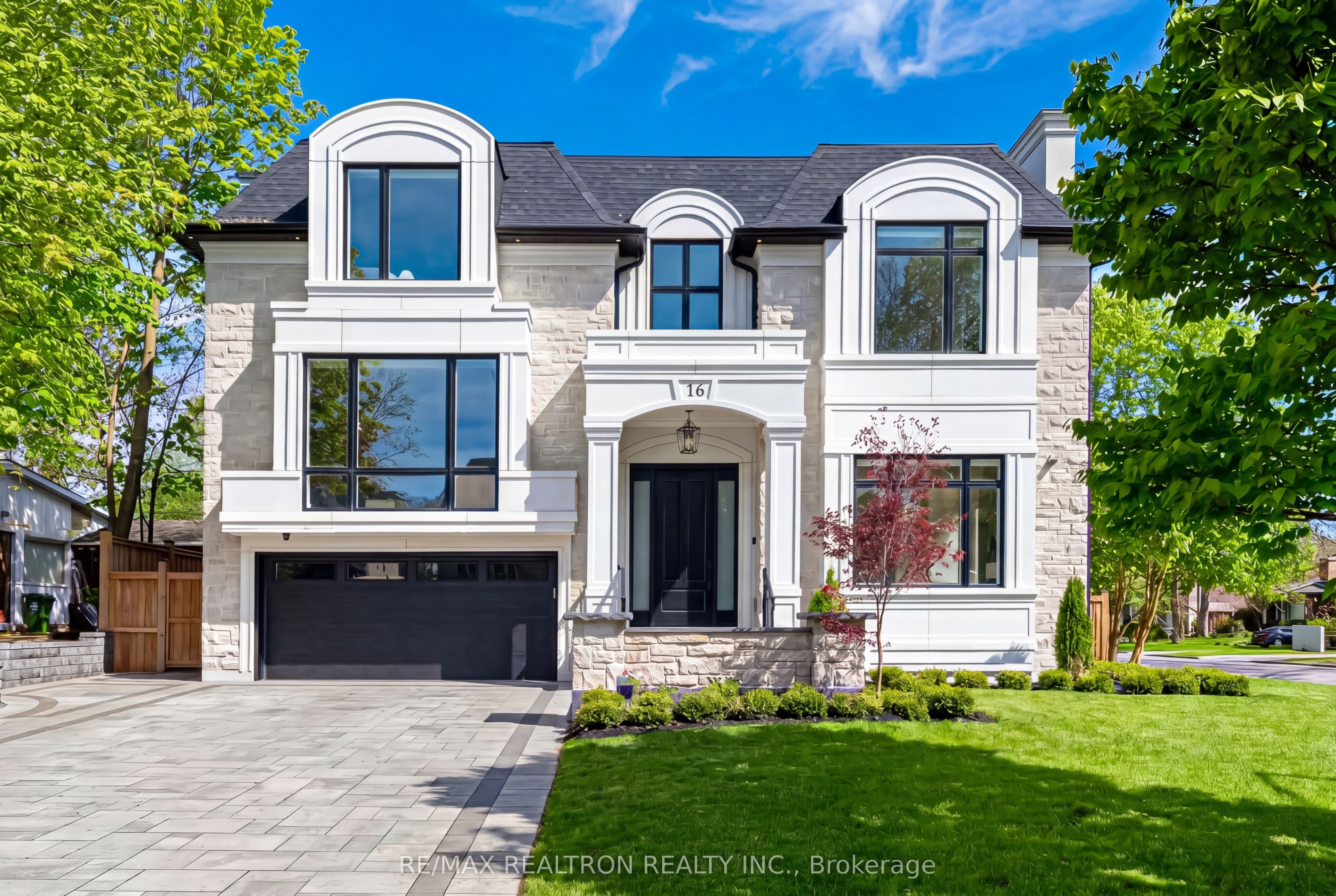 16 Ballyronan Road, Toronto, On M3b 1v1