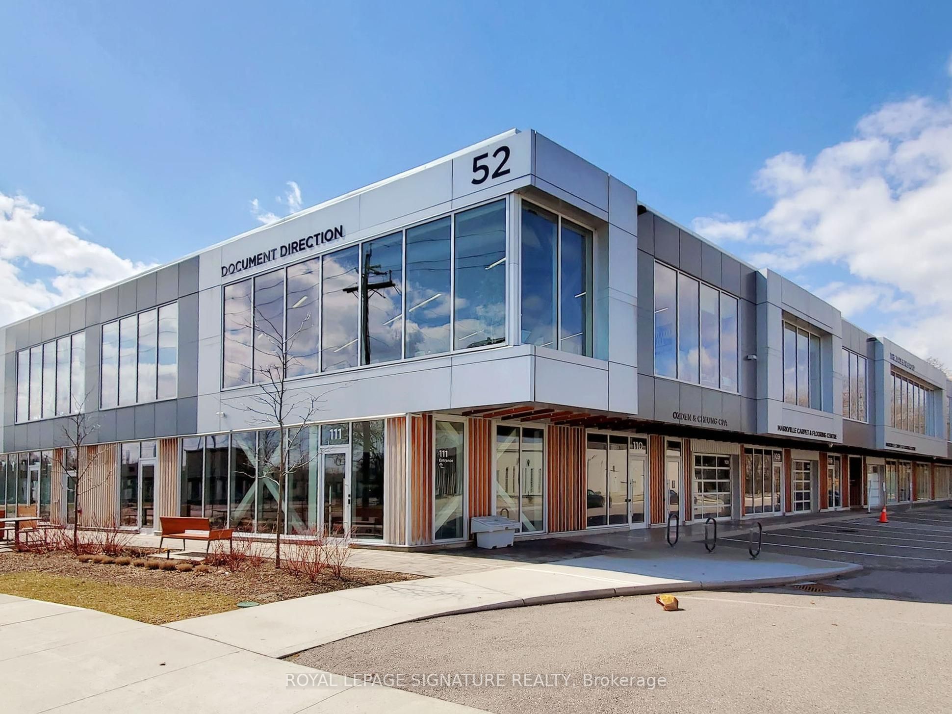 52 Scarsdale Road 207, Toronto, On M3b 2r7