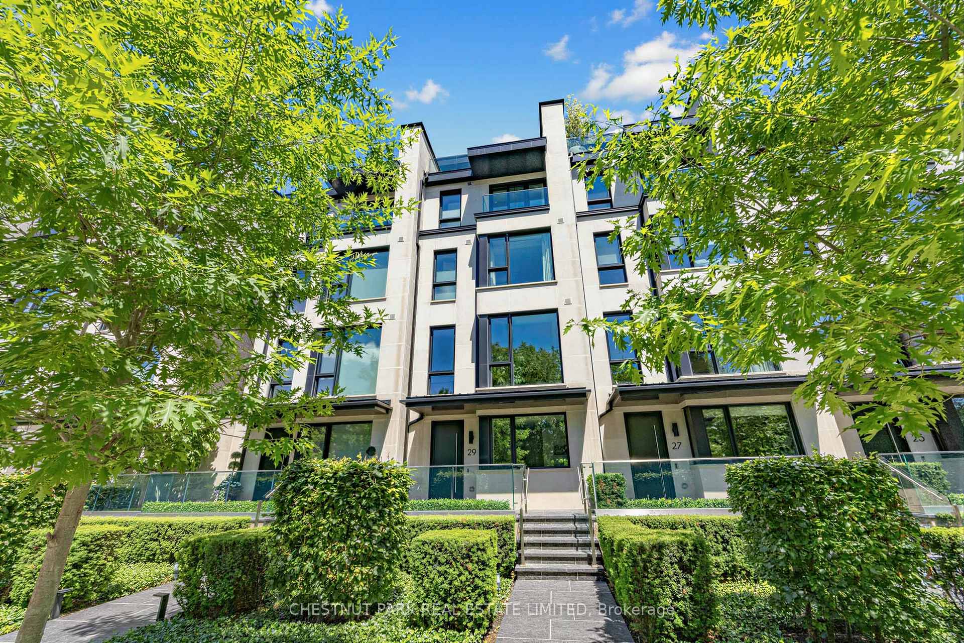 29 Oaklands Avenue, Toronto, On M4v 0a9