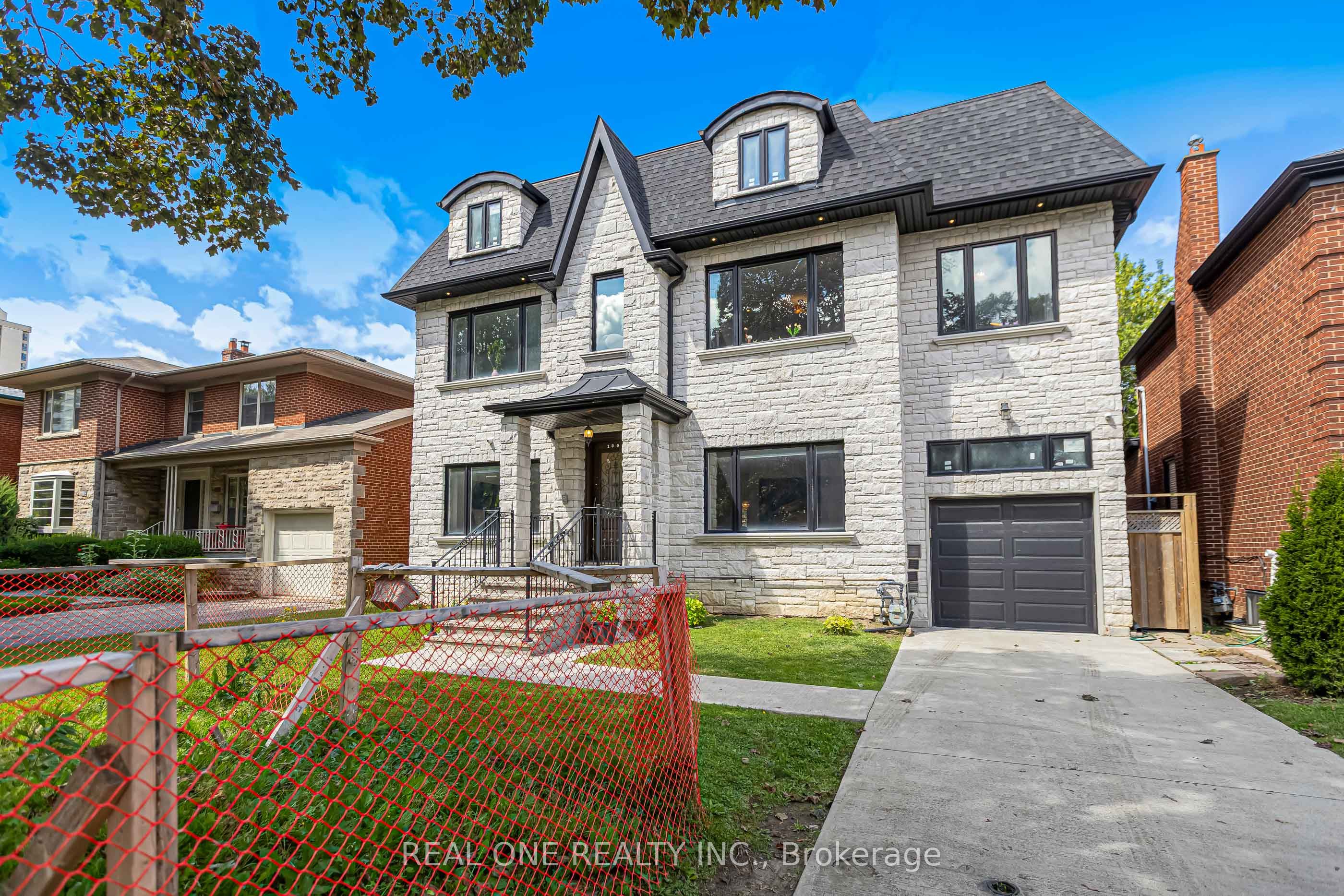 100 Ridelle Avenue, Toronto, On M6b 1j6