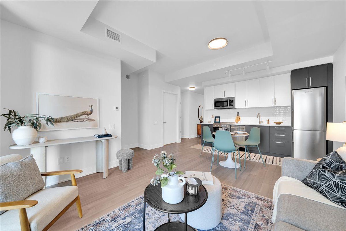 664 Spadina Avenue 201, Toronto, On M5s 2h7