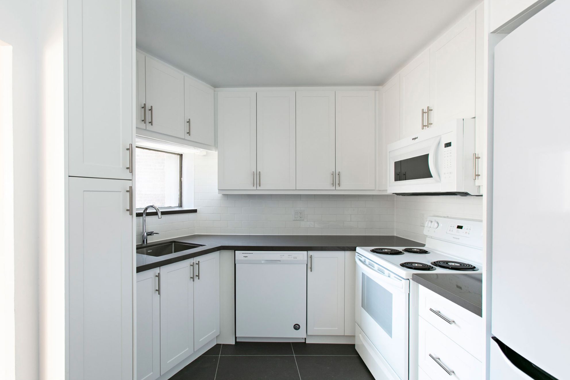 9 Deer Park Crescent 1002, Toronto, On M4v 2c4