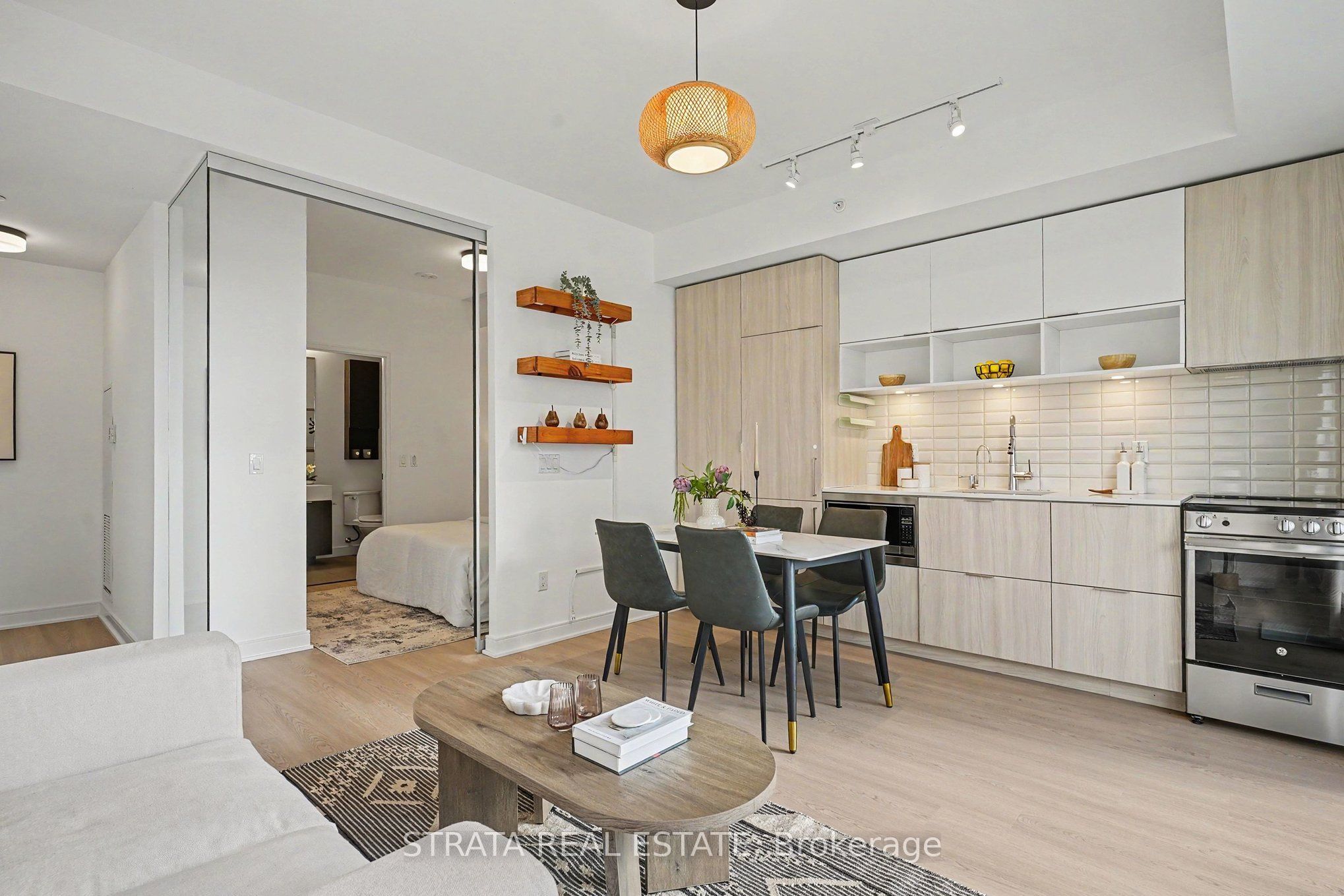 60 Tannery Road 504, Toronto, On M5a 0s8