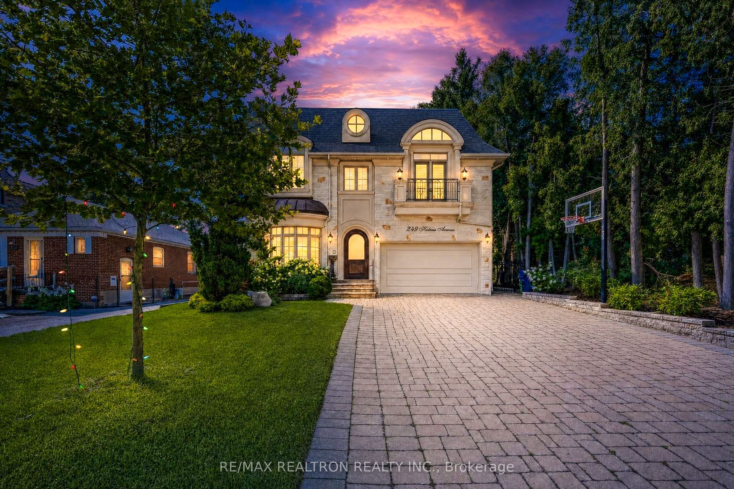 249 Holmes Avenue, Toronto, On M2n 4m9